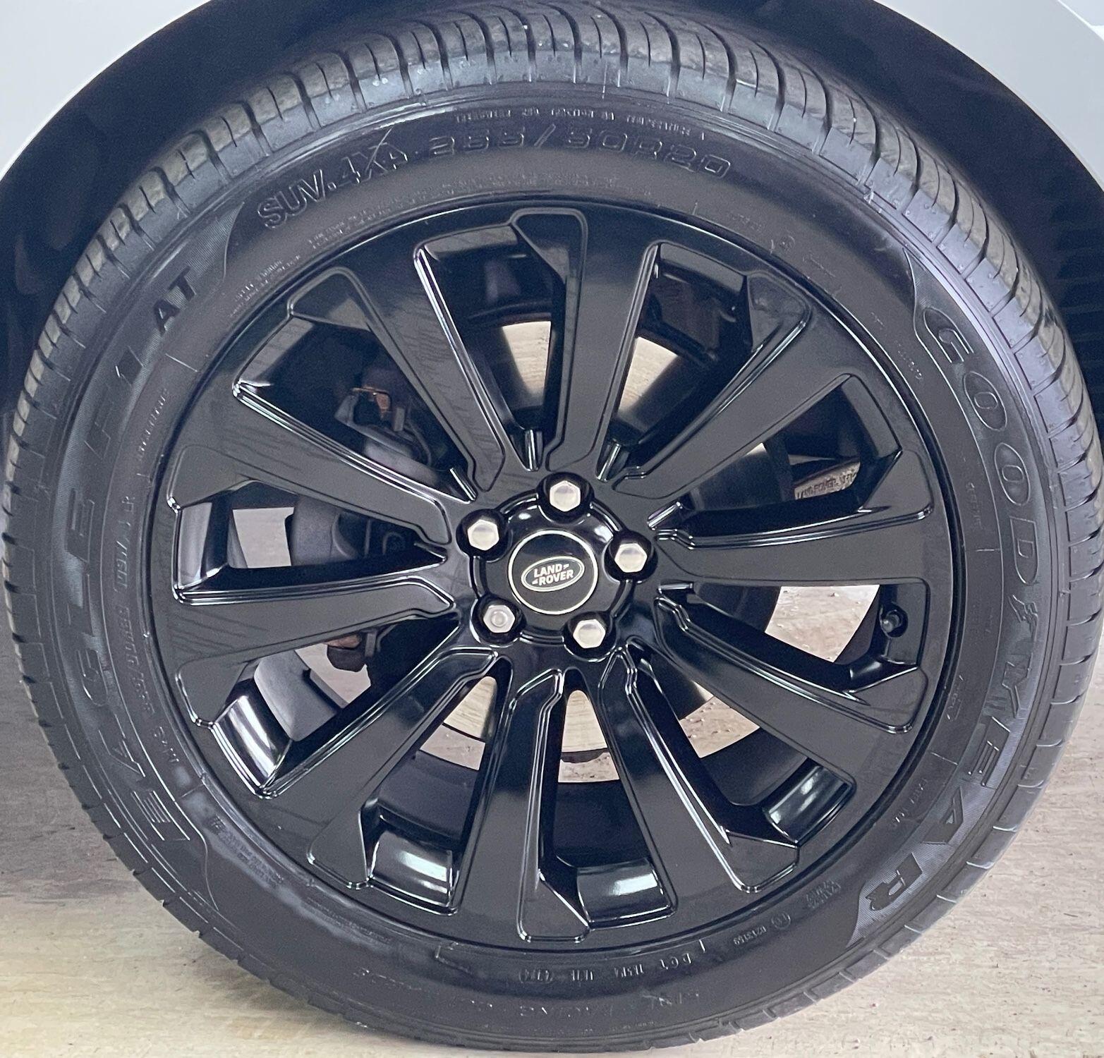 Land Rover Range Rover Velar - Image 13