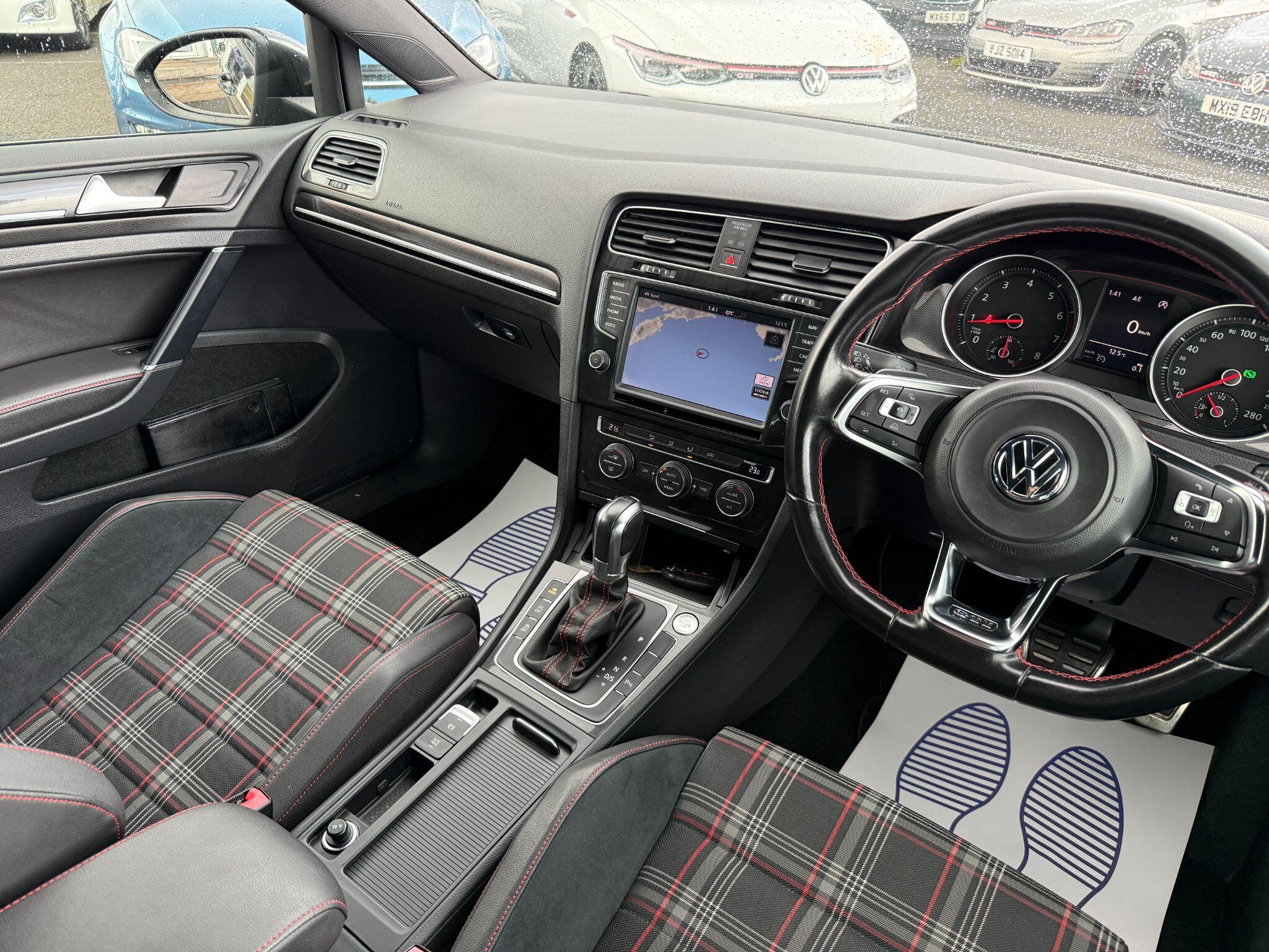 Volkswagen Golf - Image 45