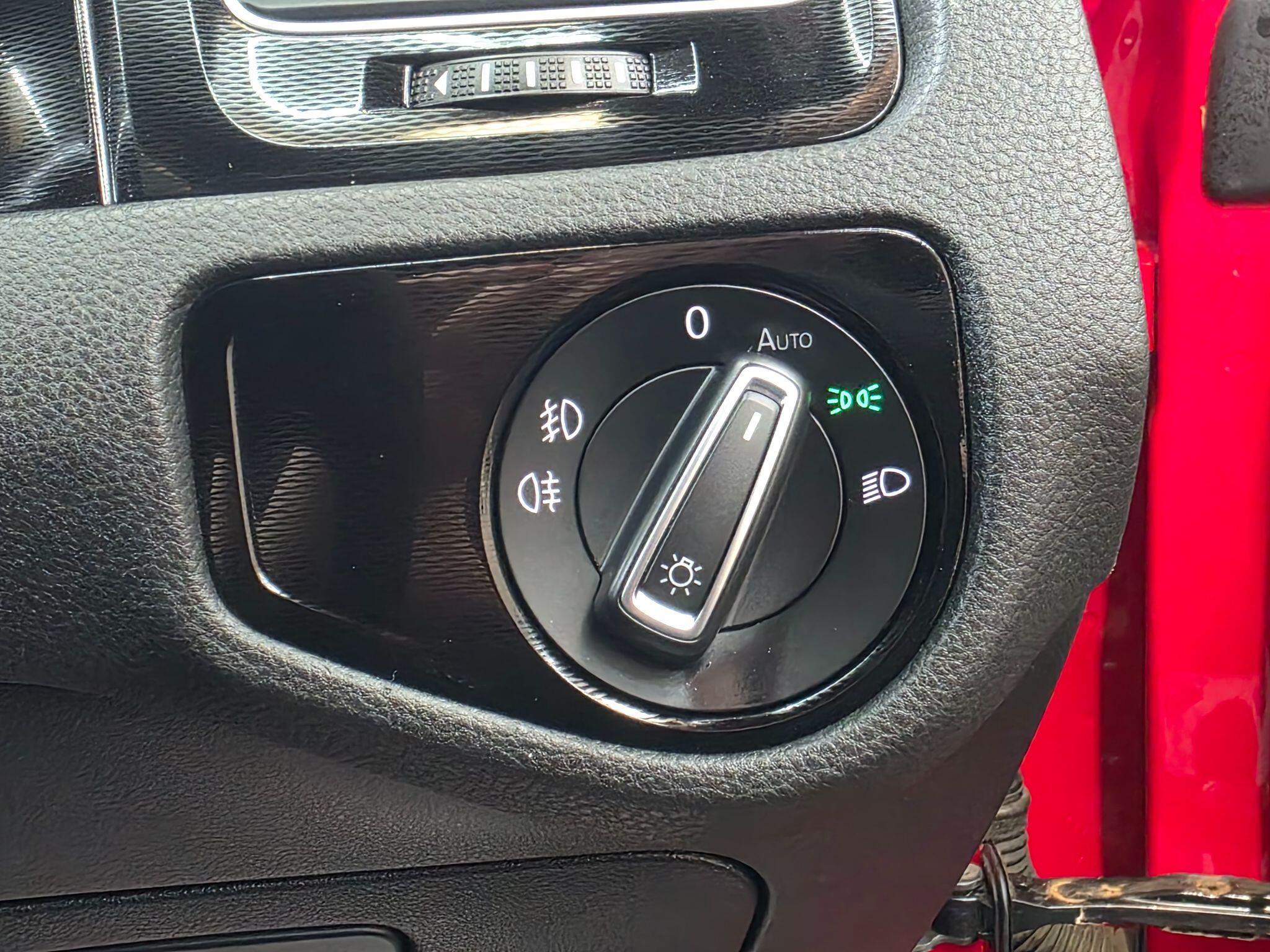 Volkswagen Golf - Image 27