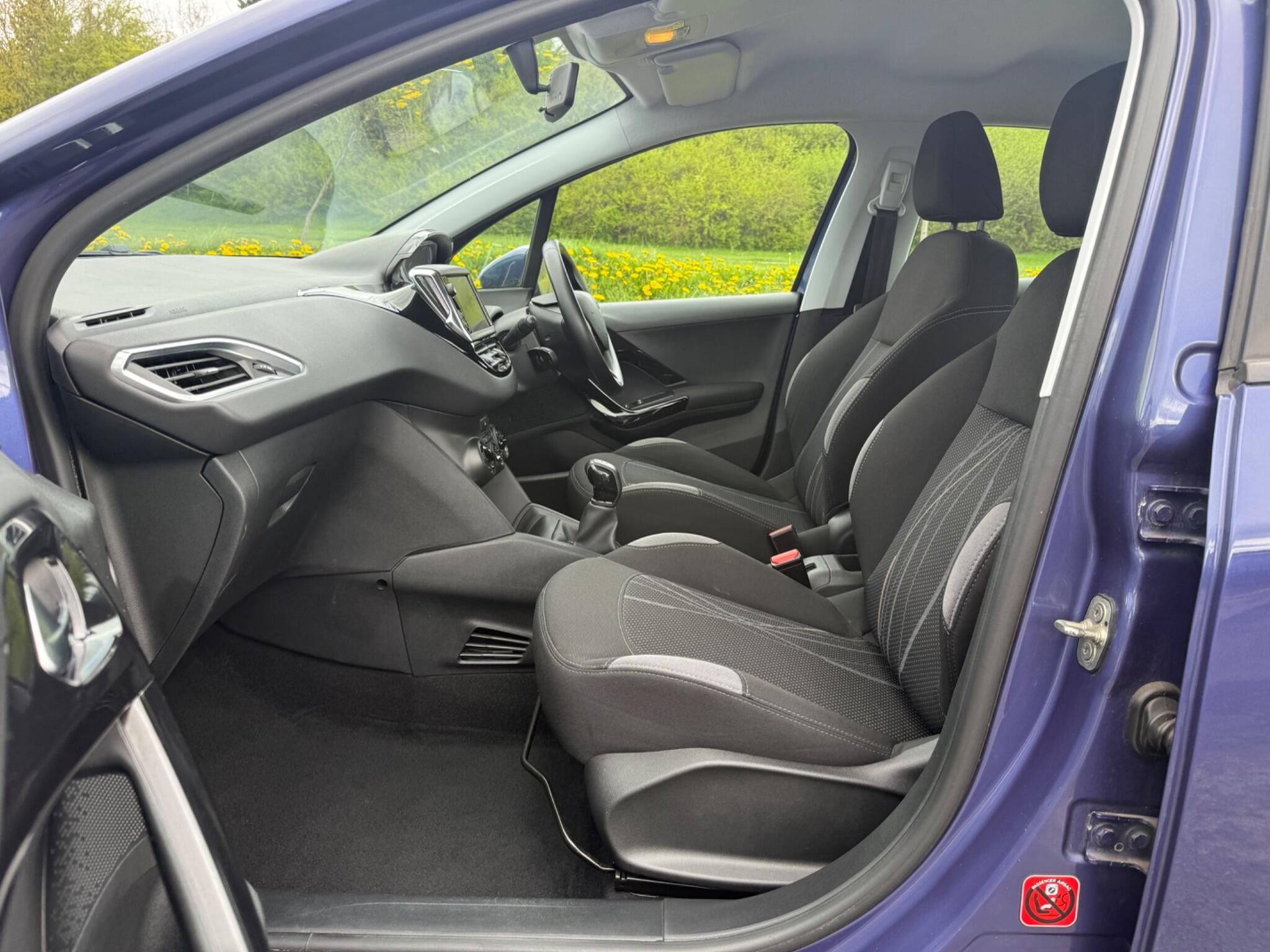 Peugeot 208 - Image 7