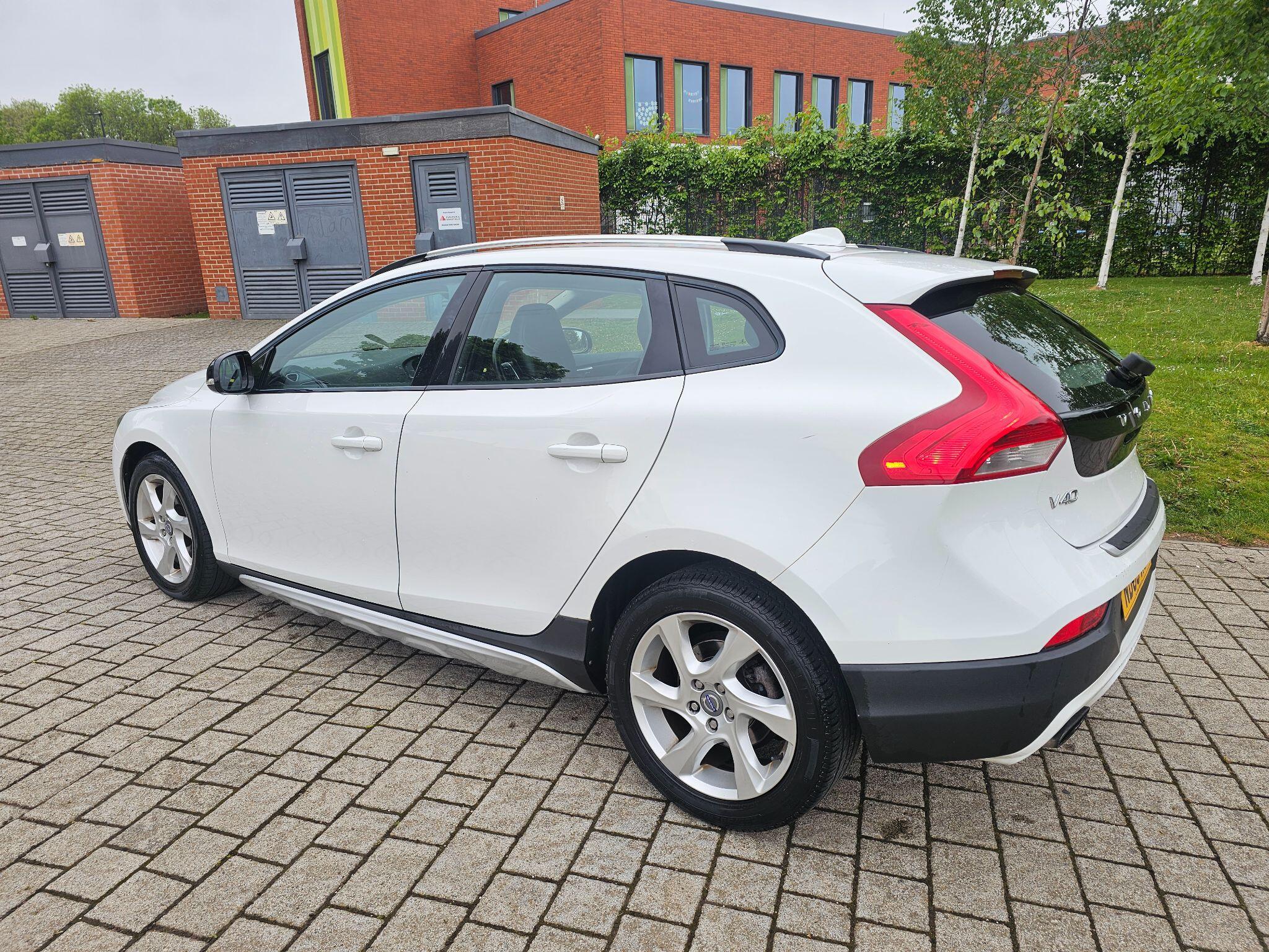 Volvo V40 CROSS COUNTRY - Image 33