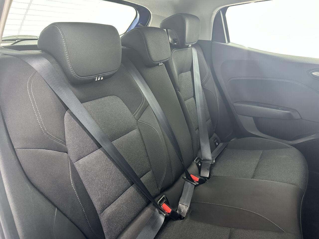 Renault Clio - Image 17