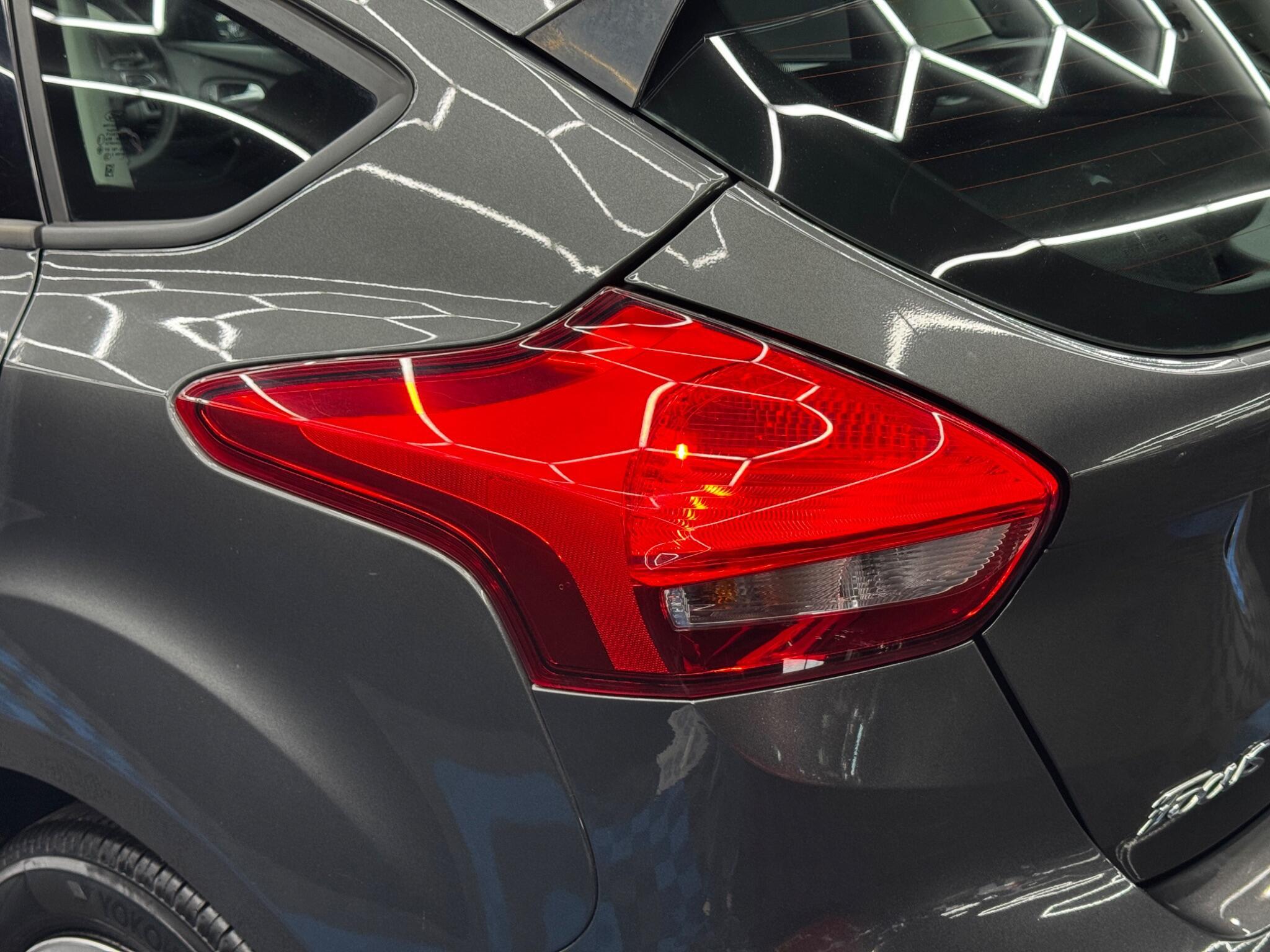 Ford Focus - Image 41