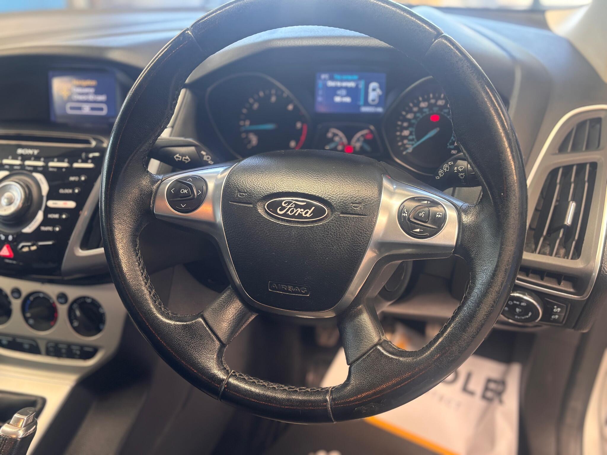 Ford Focus - Image 25