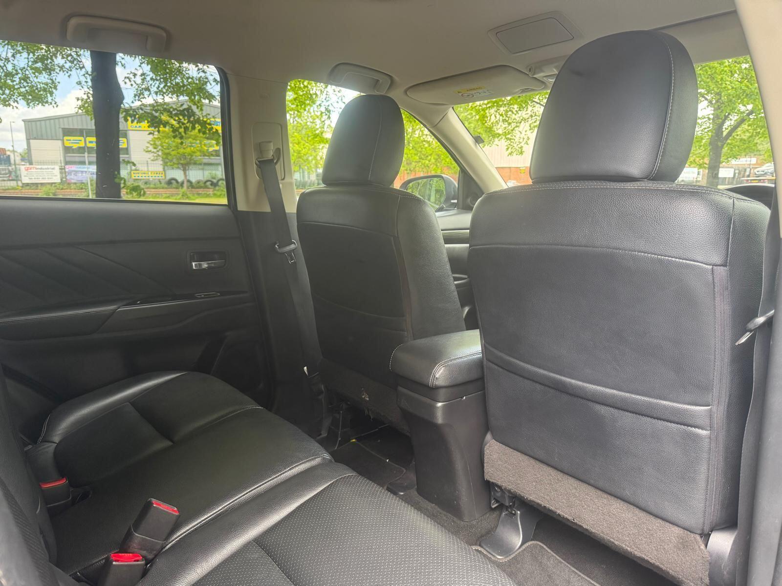 Mitsubishi Outlander - Image 18