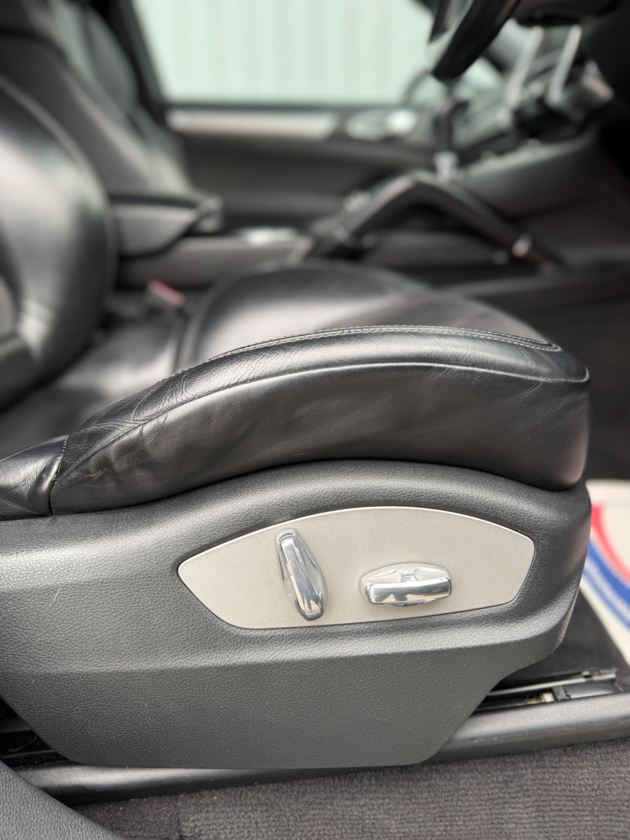 Porsche Cayenne - Image 26