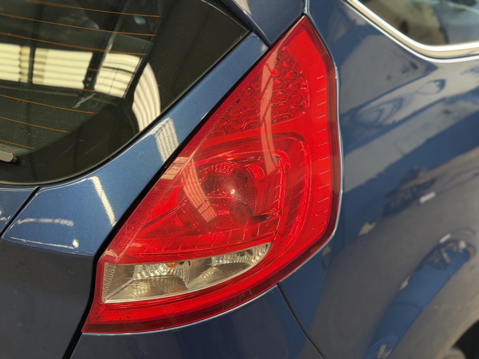 Ford Fiesta - Image 11