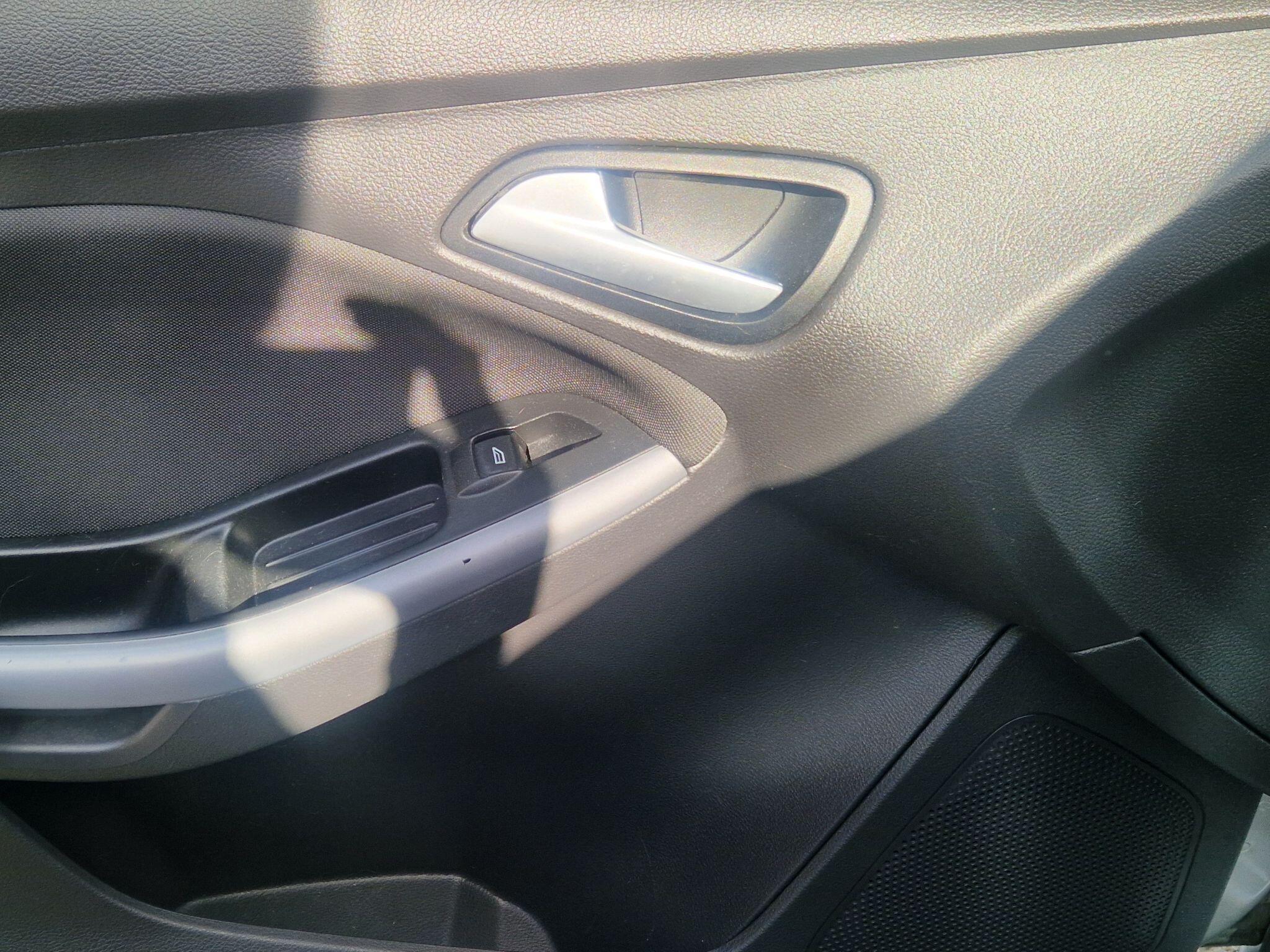 Ford Focus - Image 32