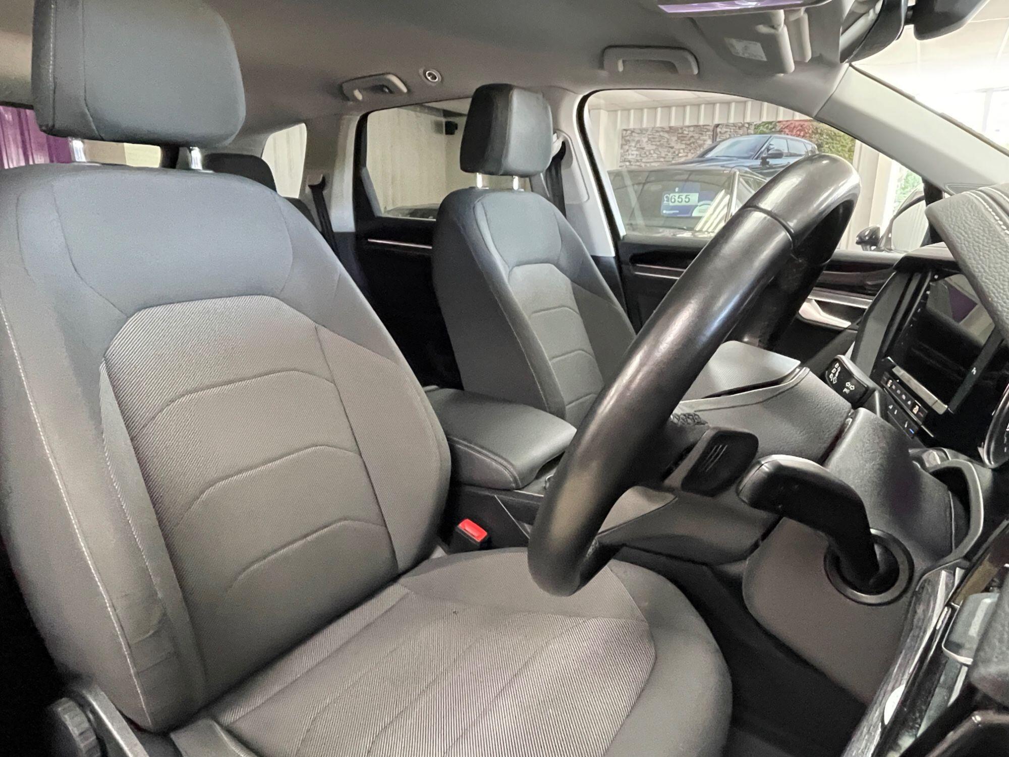 Volkswagen Touareg - Image 26