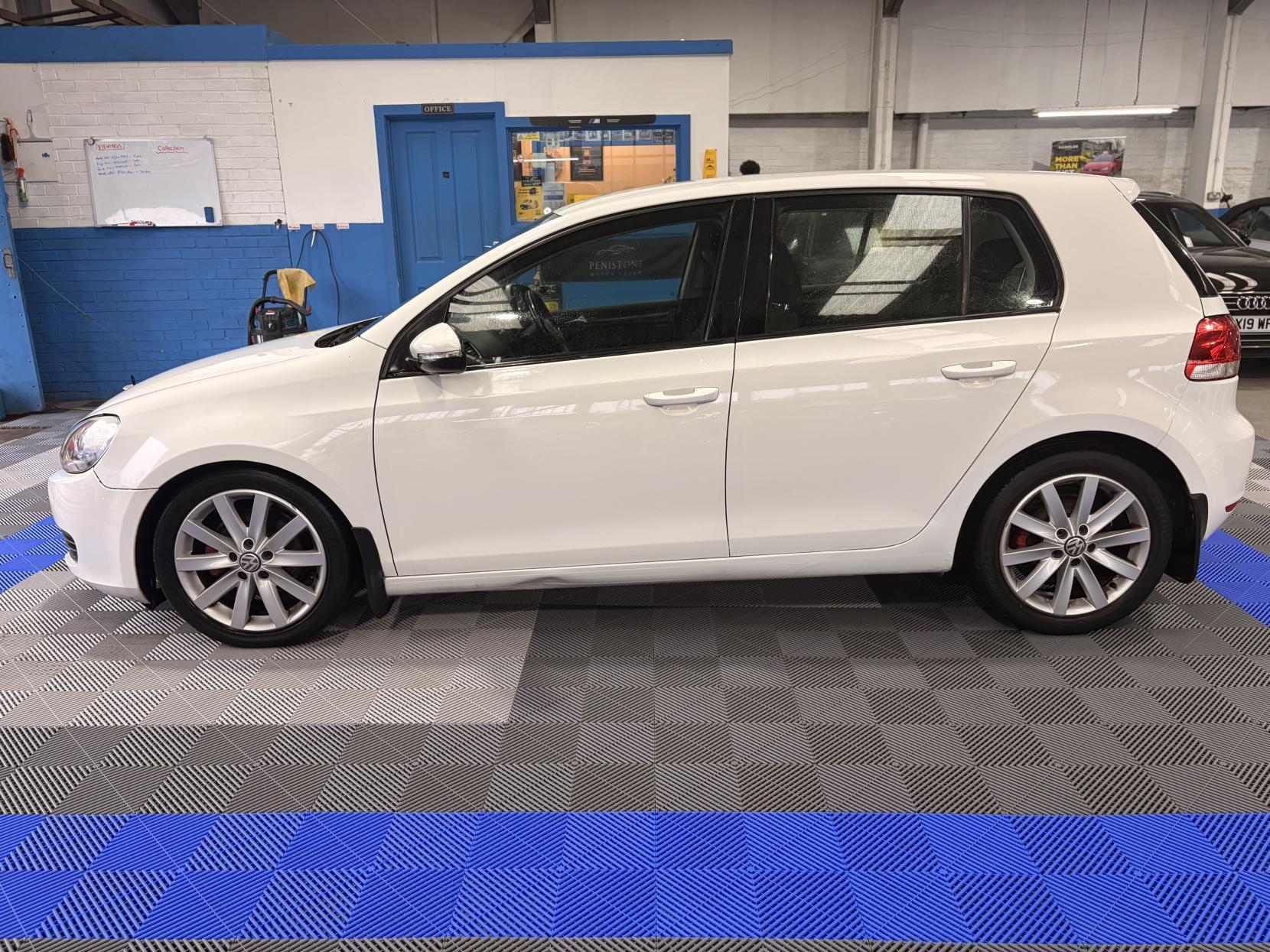 Volkswagen Golf - Image 4