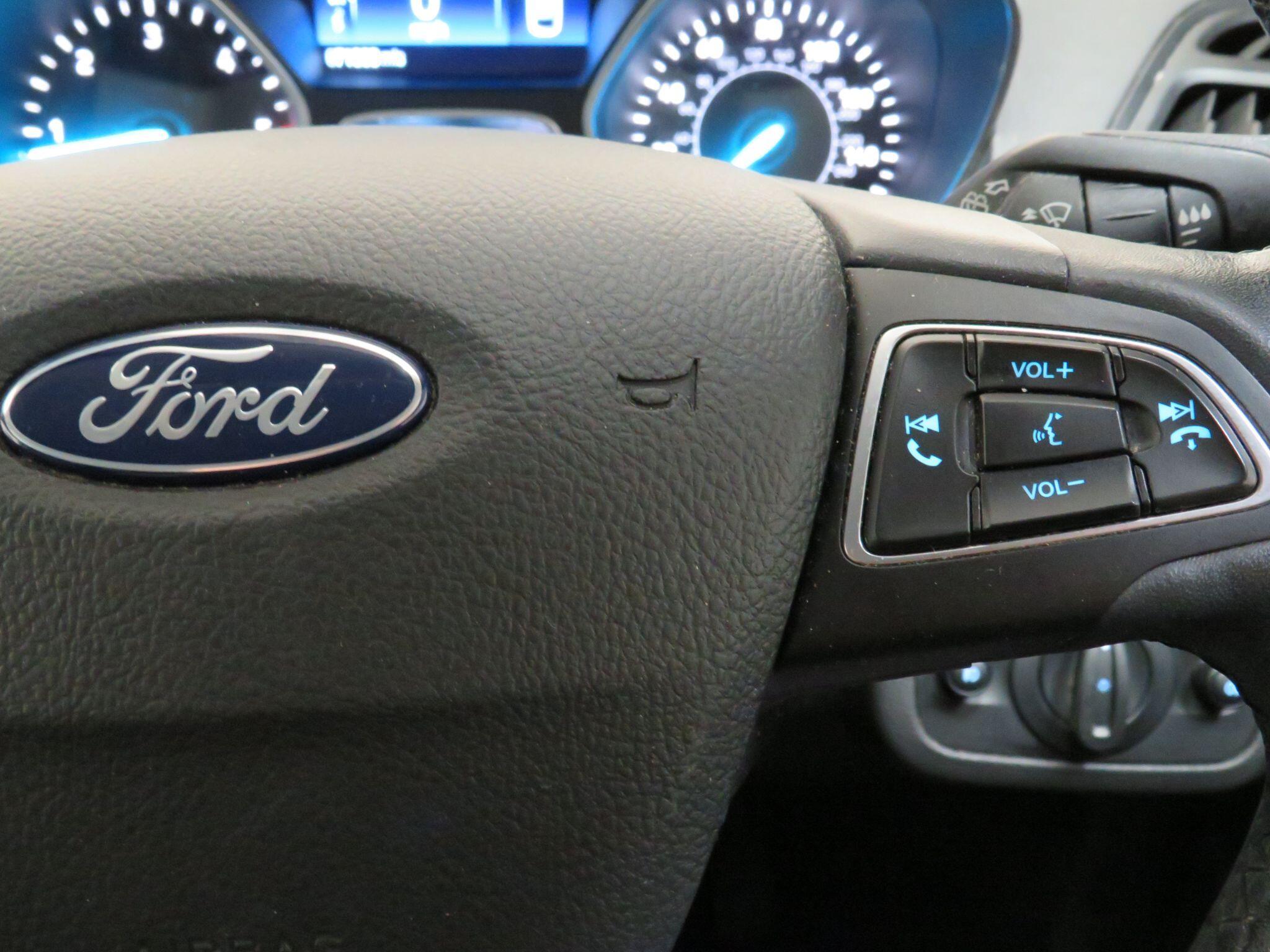 Ford Kuga - Image 17