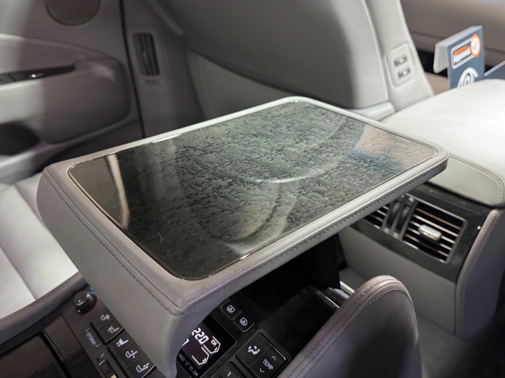 Lexus LS - Image 14