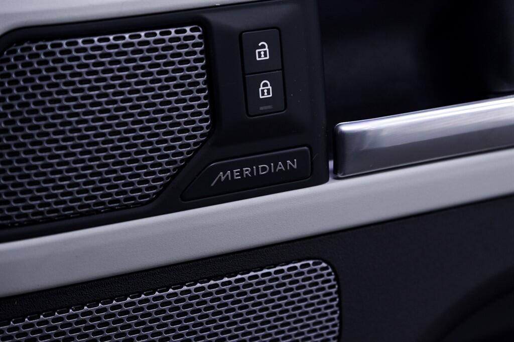 Land Rover Defender 110 - Image 29