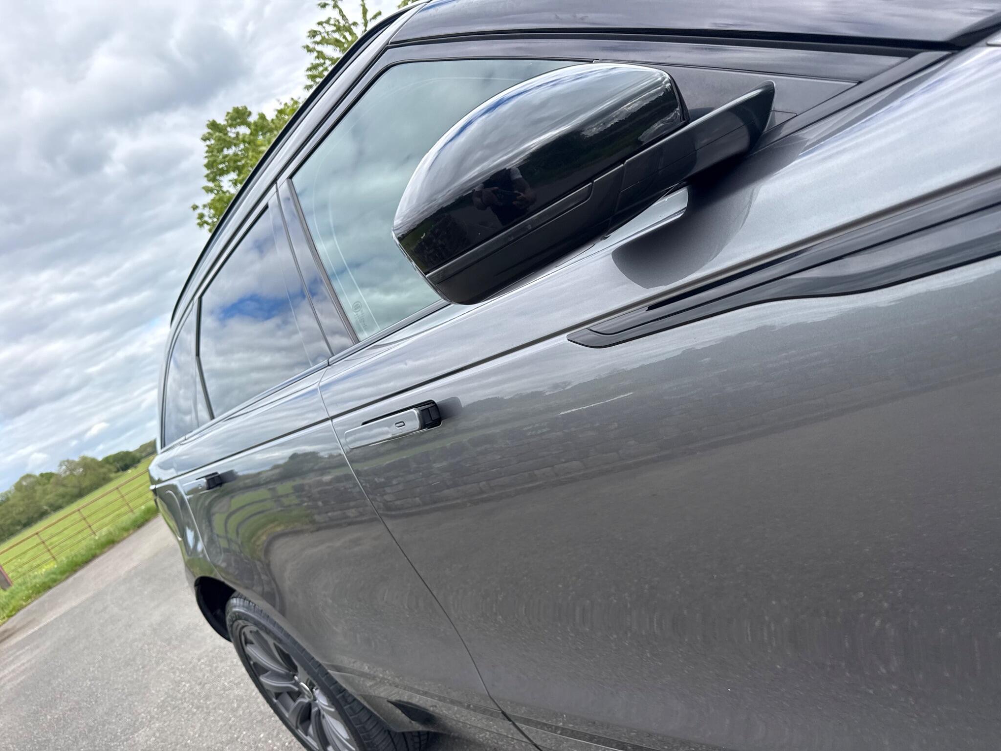 Land Rover Range Rover Velar - Image 34