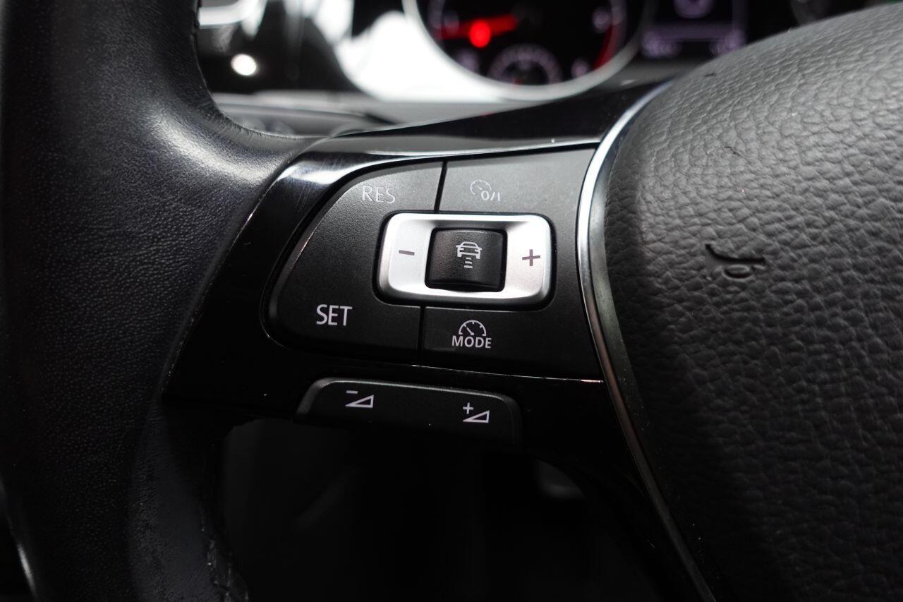 Volkswagen Golf - Image 35