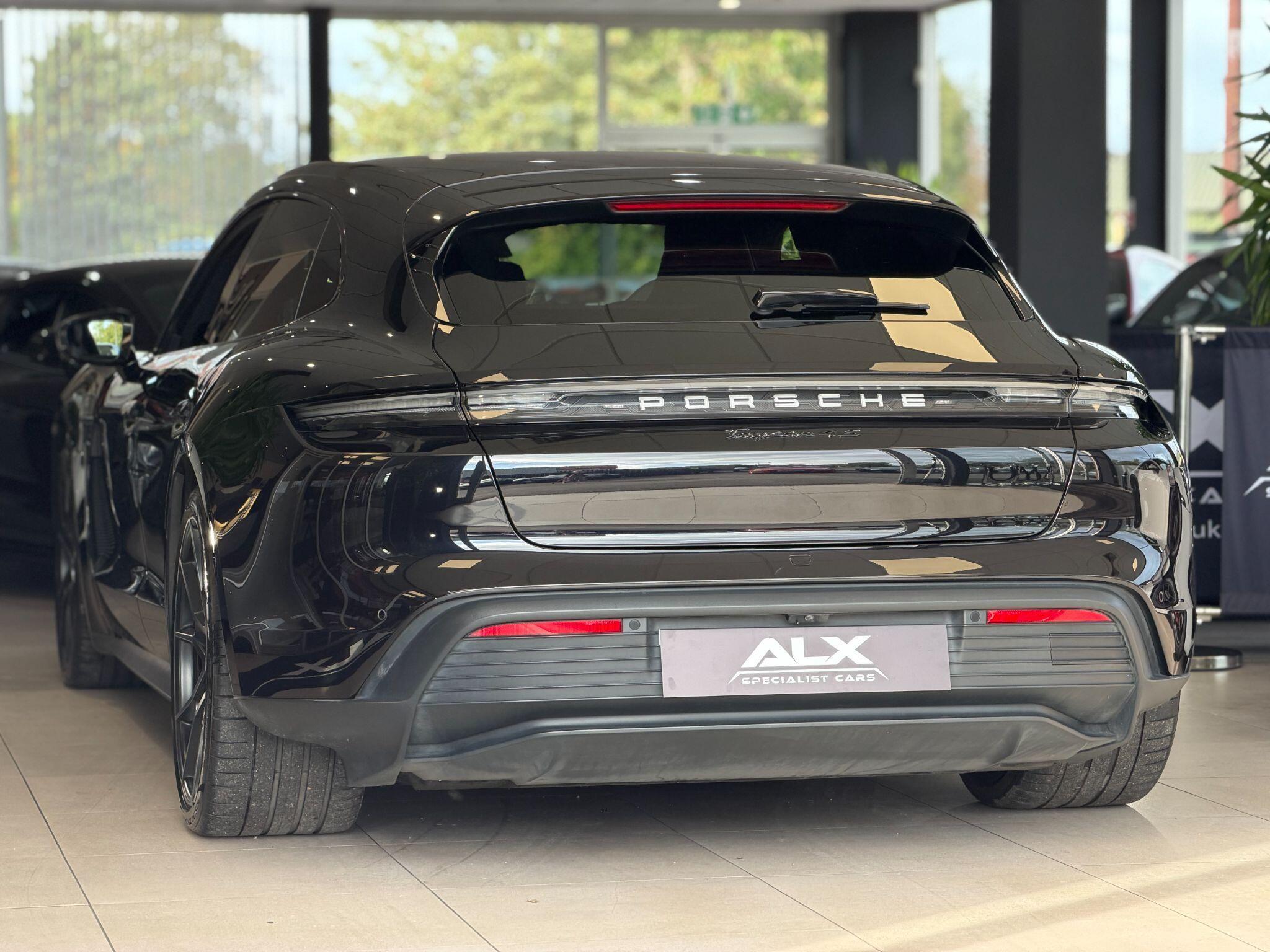 Porsche Taycan - Image 18