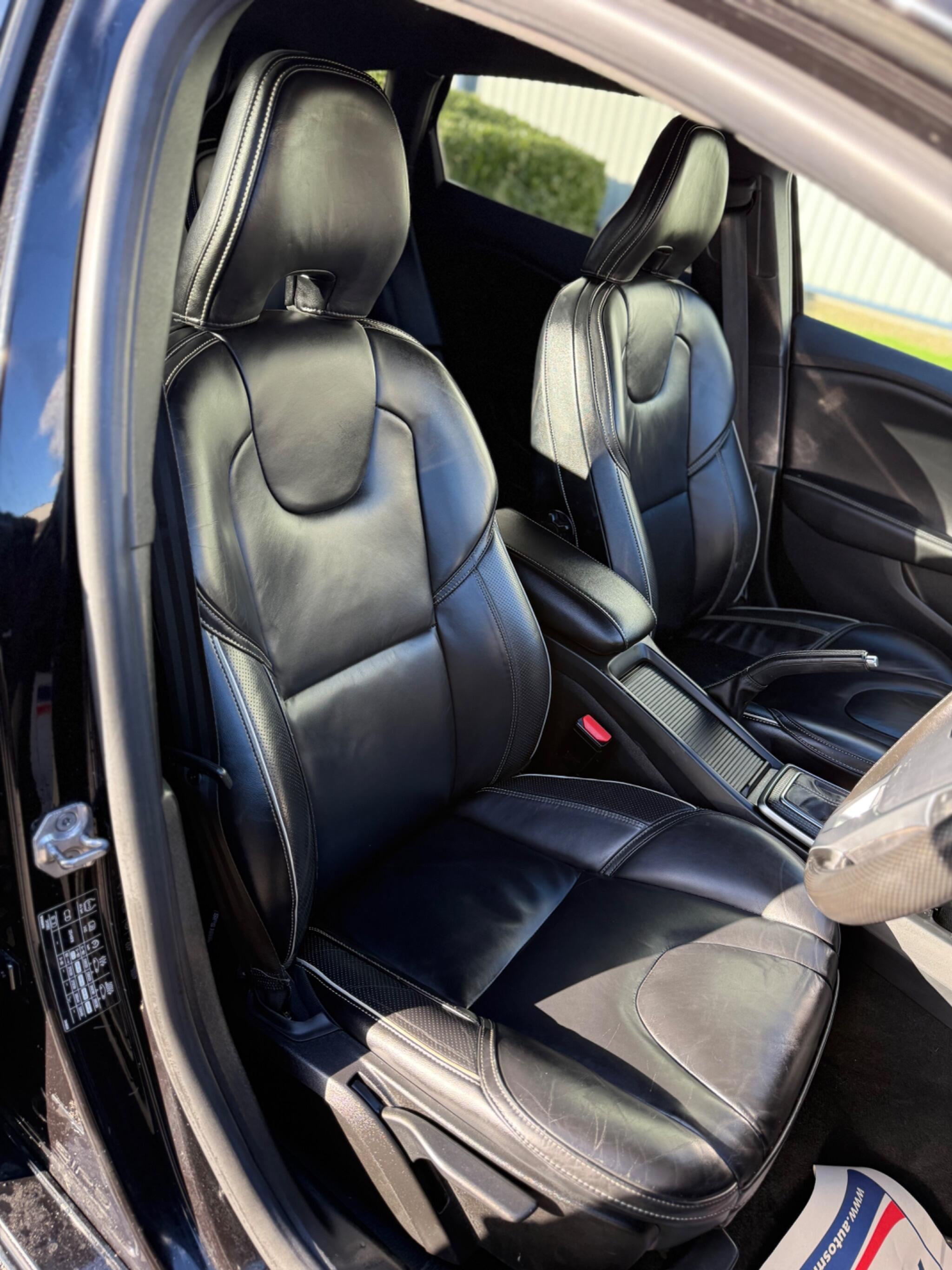 Volvo V40 - Image 25