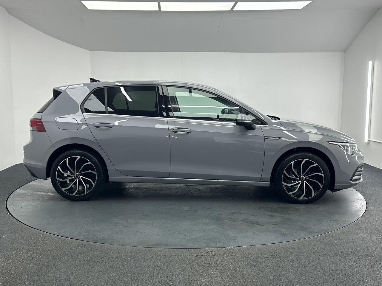 Volkswagen Golf - Image 11