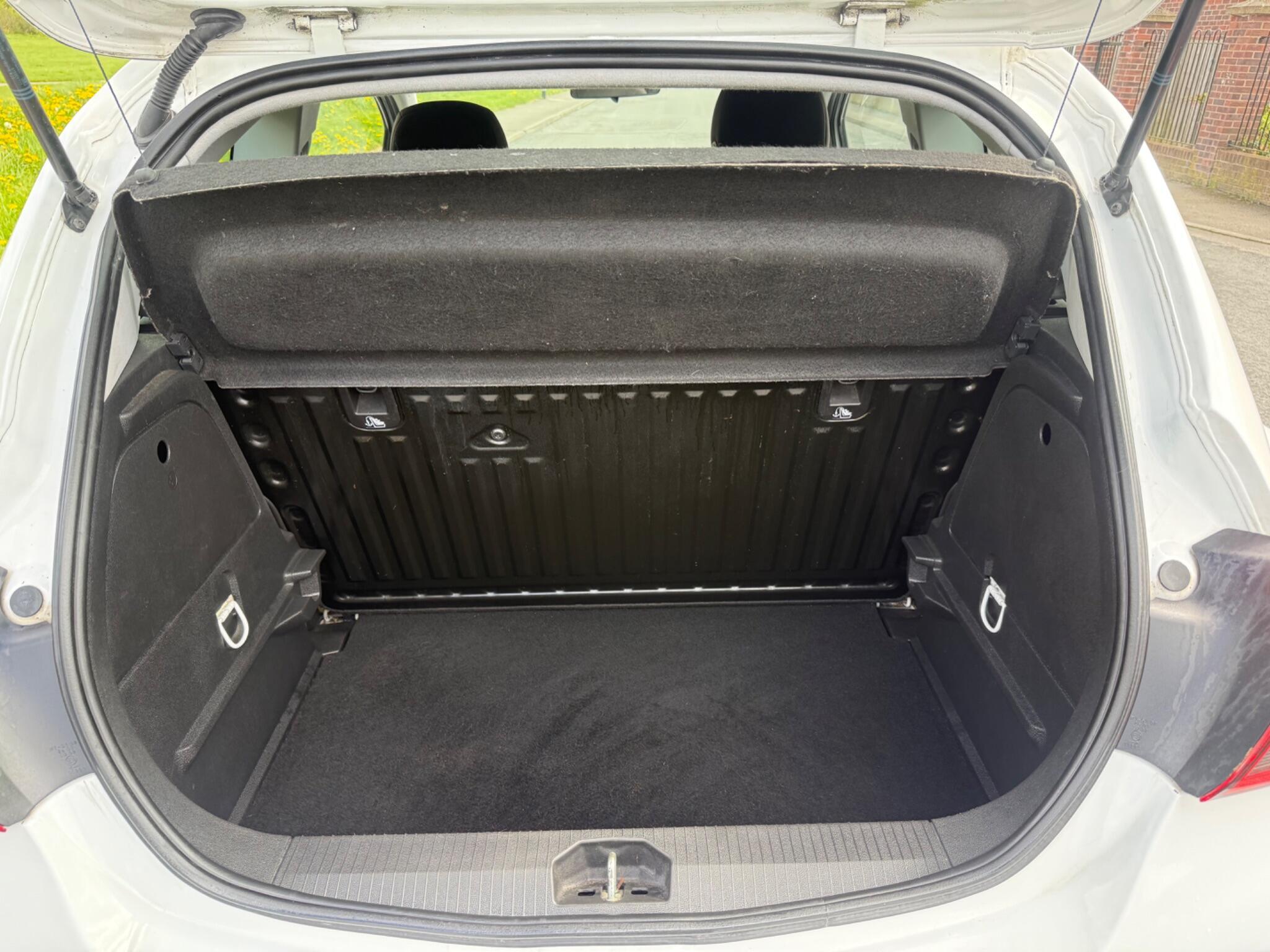 Vauxhall Corsa - Image 11