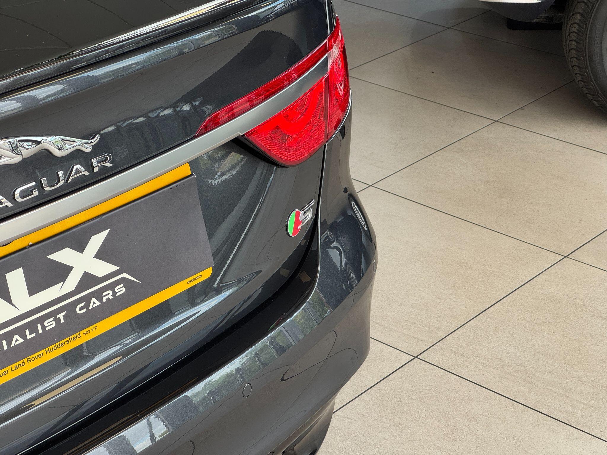 Jaguar XF - Image 20