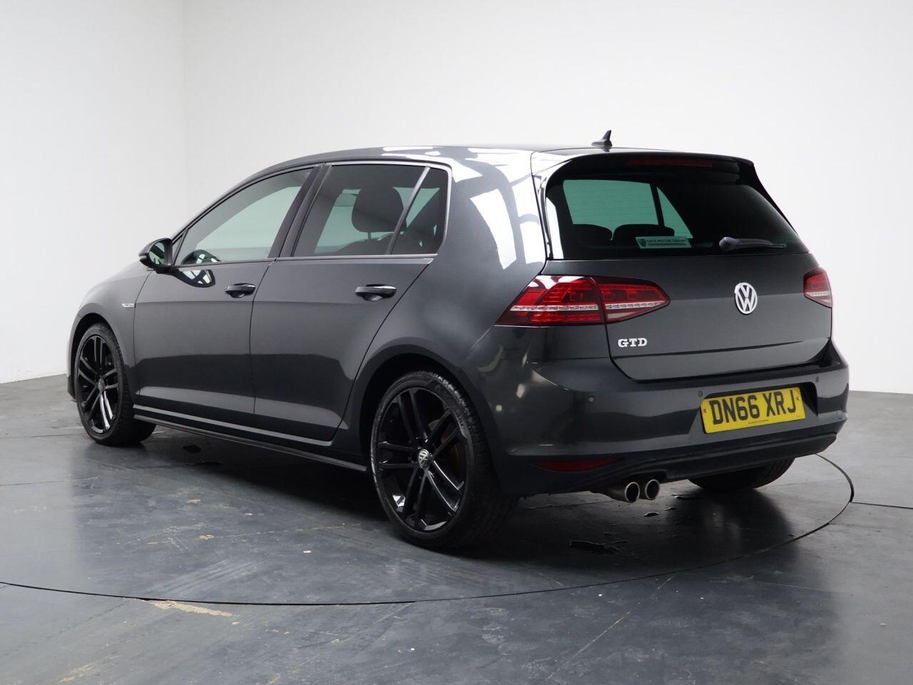 Volkswagen Golf - Image 9