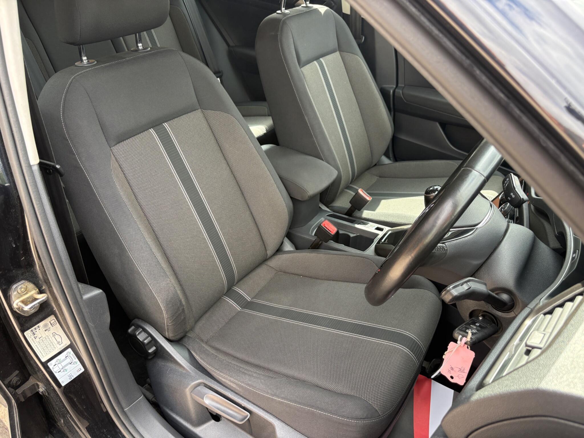 Volkswagen T-Roc - Image 13