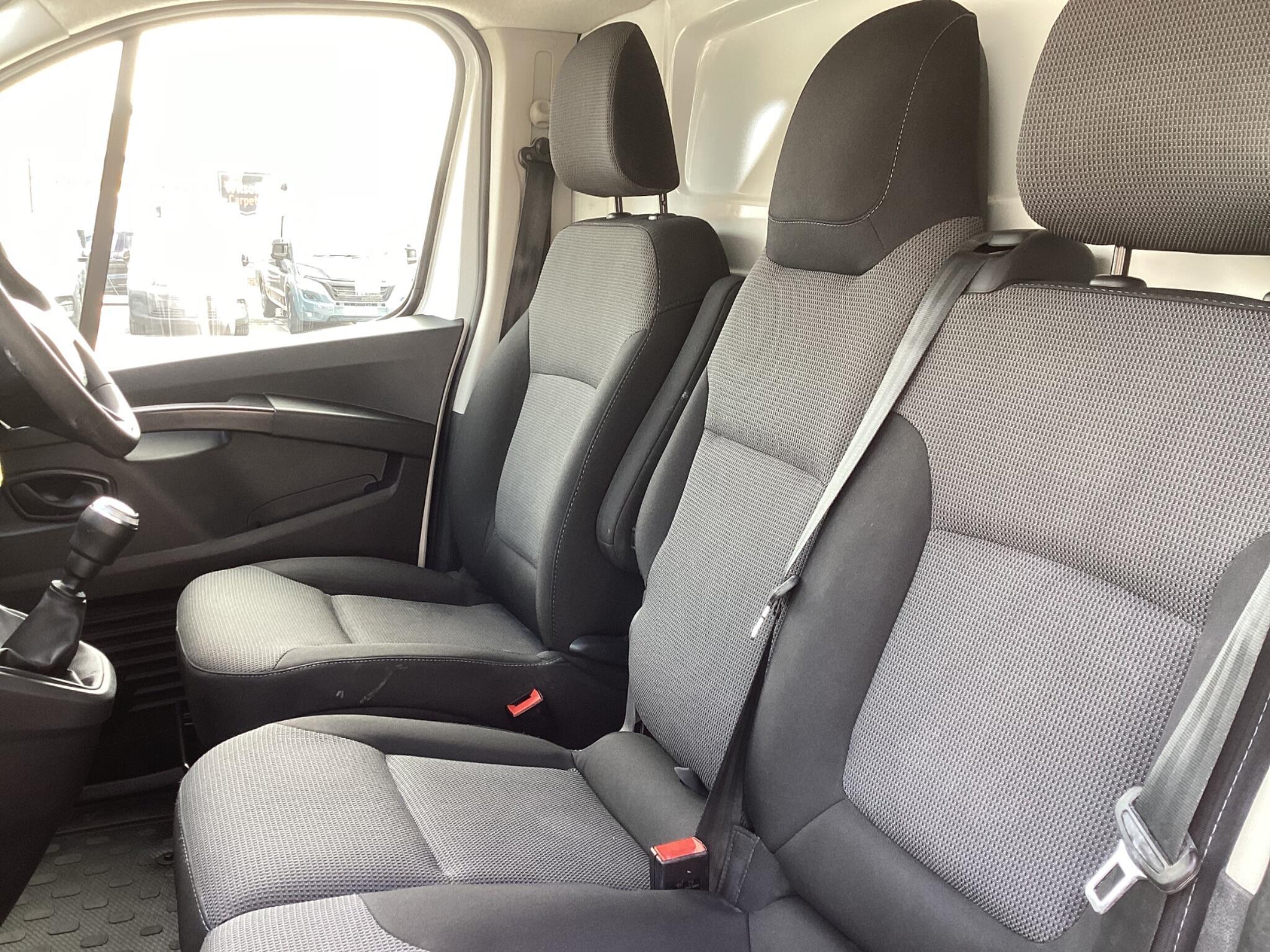 Renault Trafic - Image 17