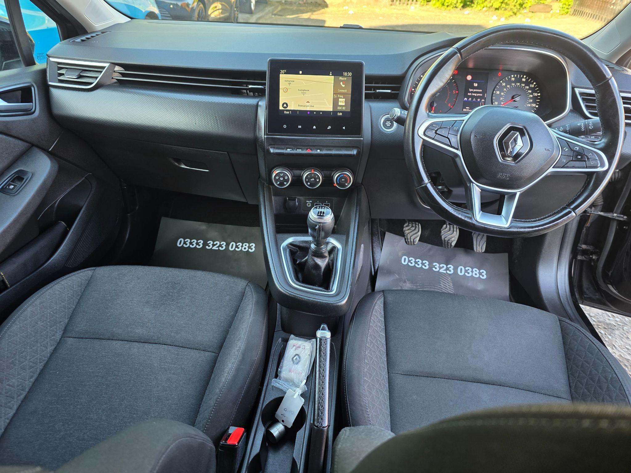 Renault Clio - Image 30