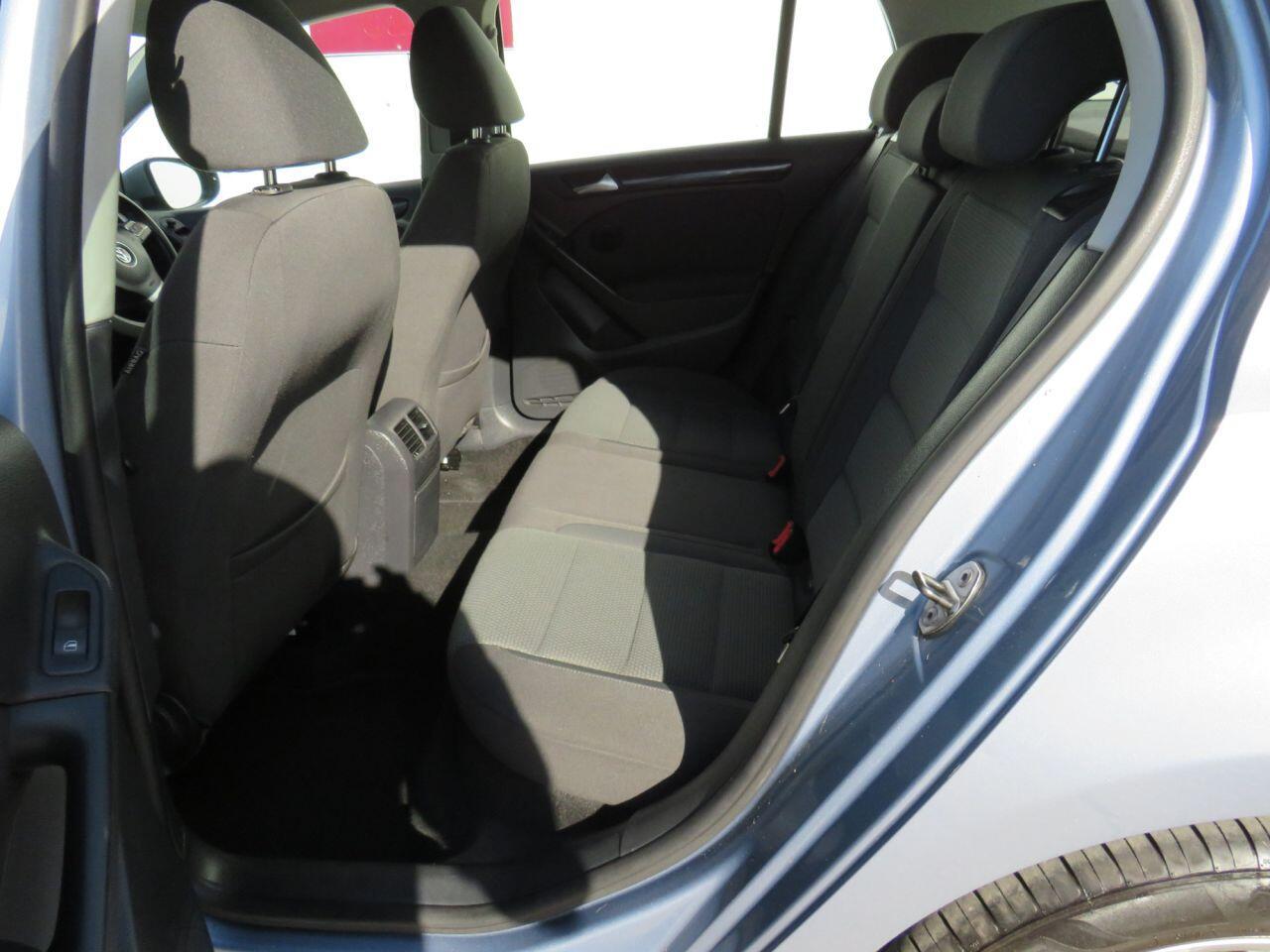 Volkswagen Golf - Image 10