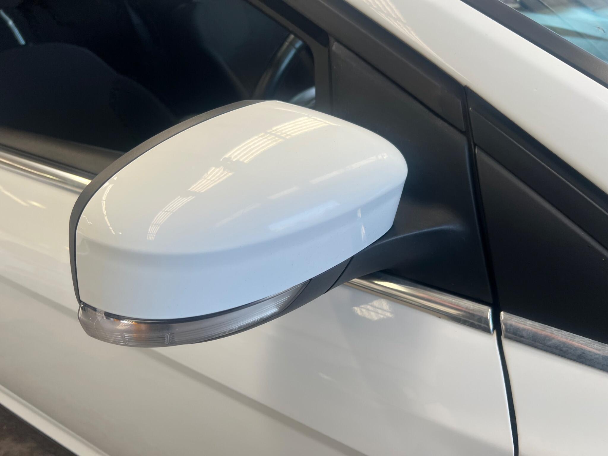 Ford Focus - Image 13