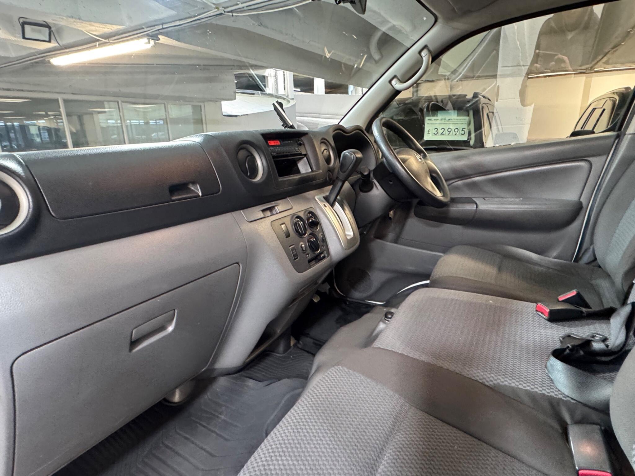 Nissan NV300 - Image 8