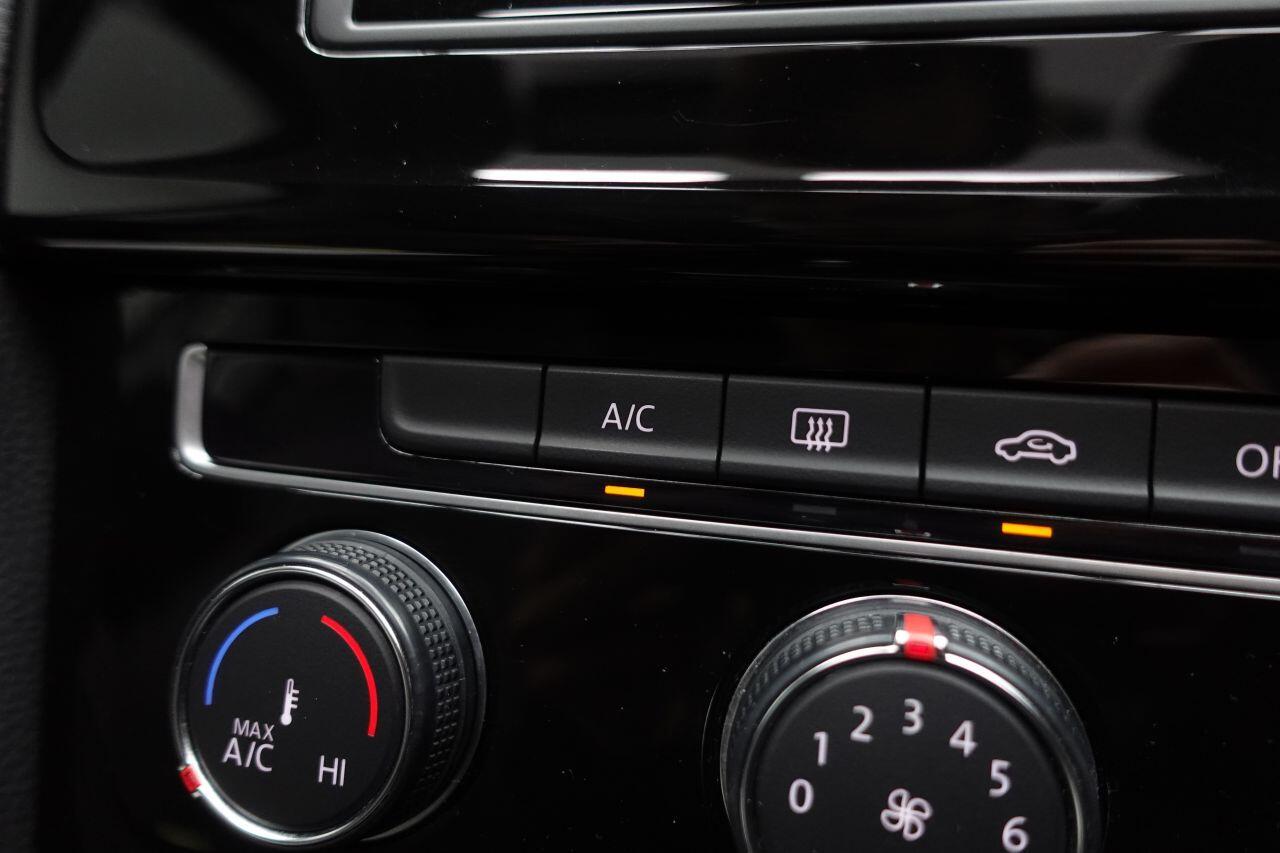 Volkswagen Golf - Image 41