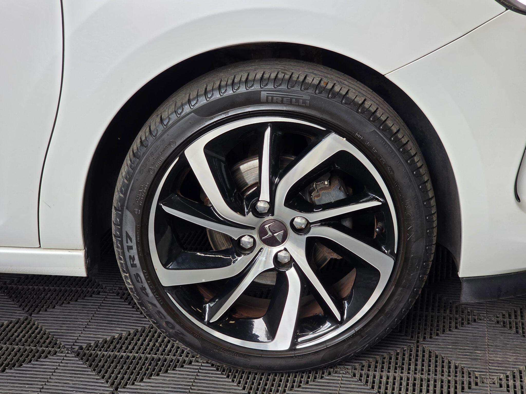 DS AUTOMOBILES DS 3 - Image 11