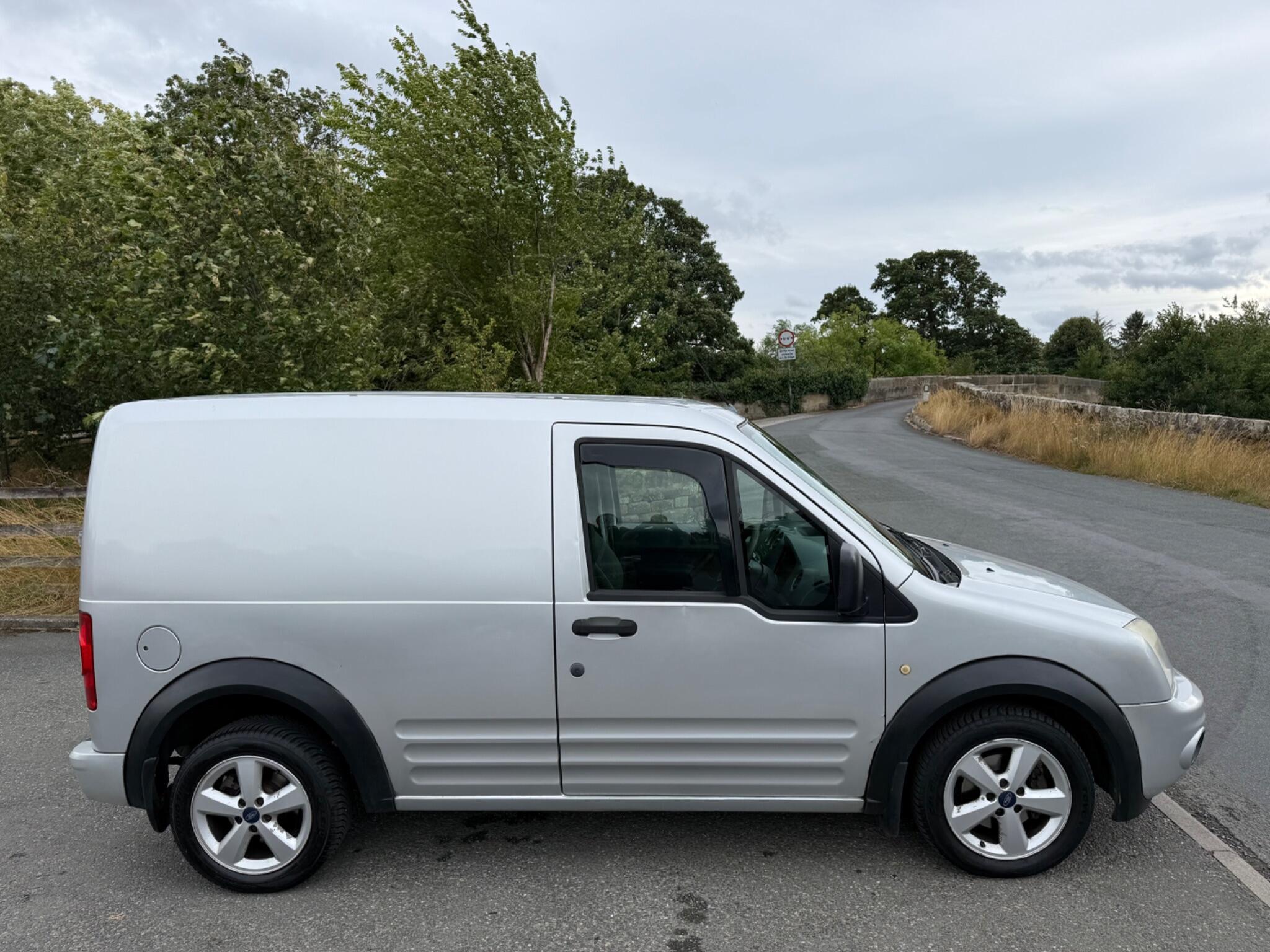 Ford Transit Connect - Image 2