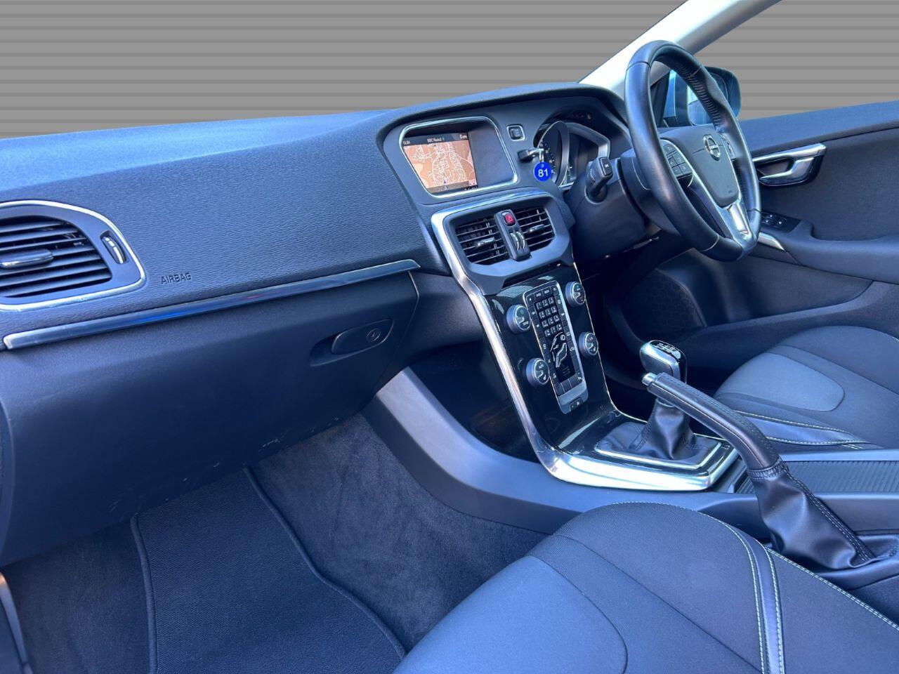 Volvo V40 - Image 14