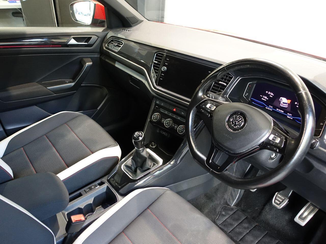 Volkswagen T-Roc - Image 2
