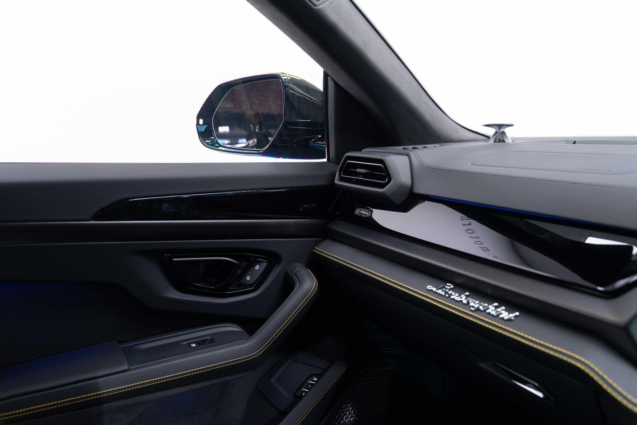 Lamborghini Urus - Image 19