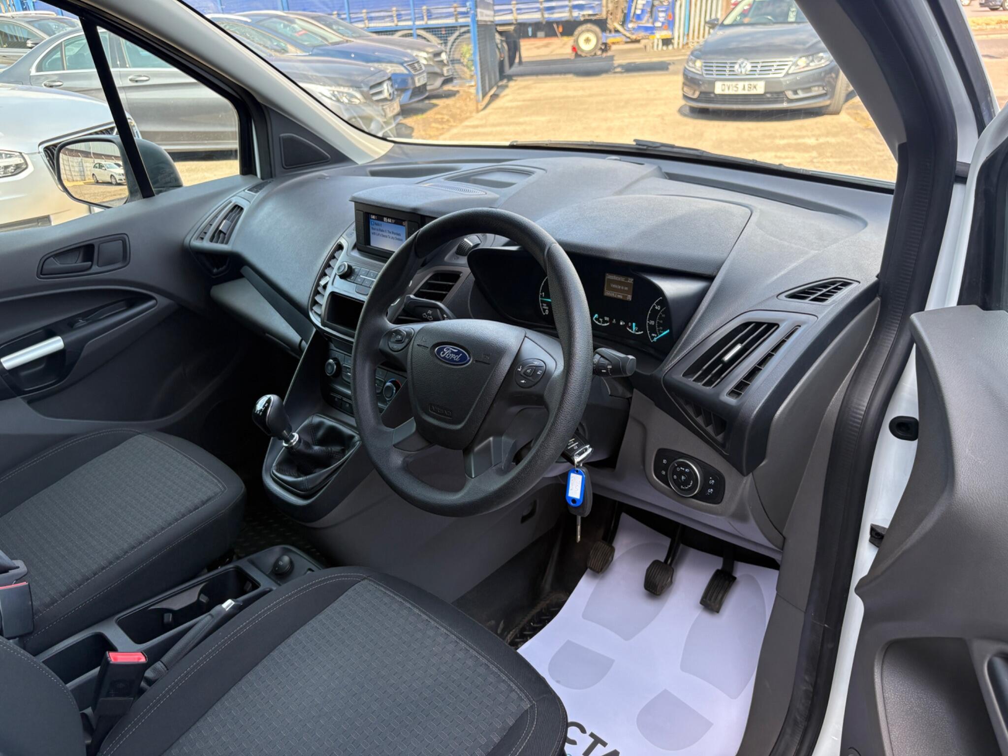 Ford Transit Connect - Image 10