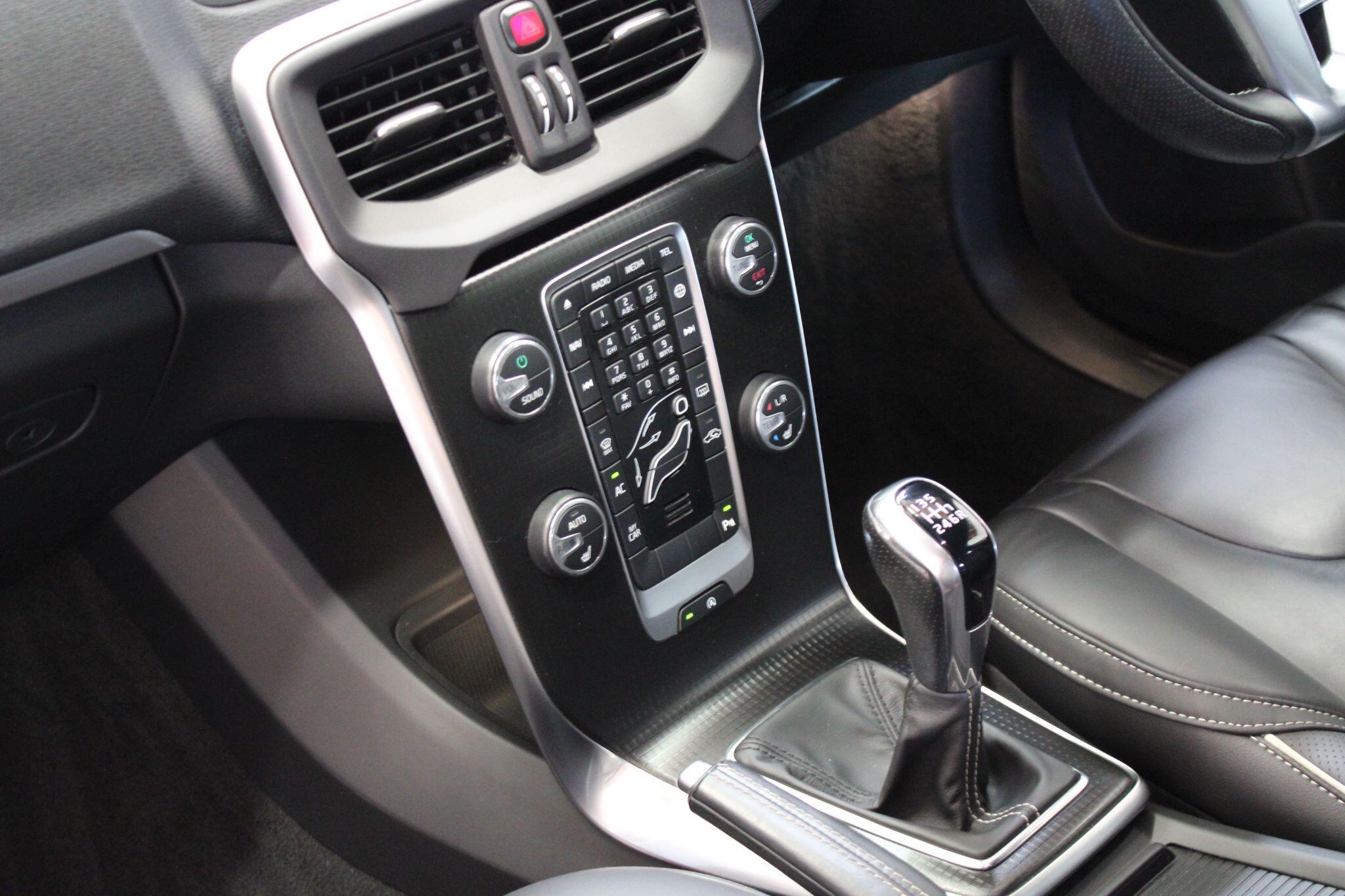 Volvo V40 - Image 35
