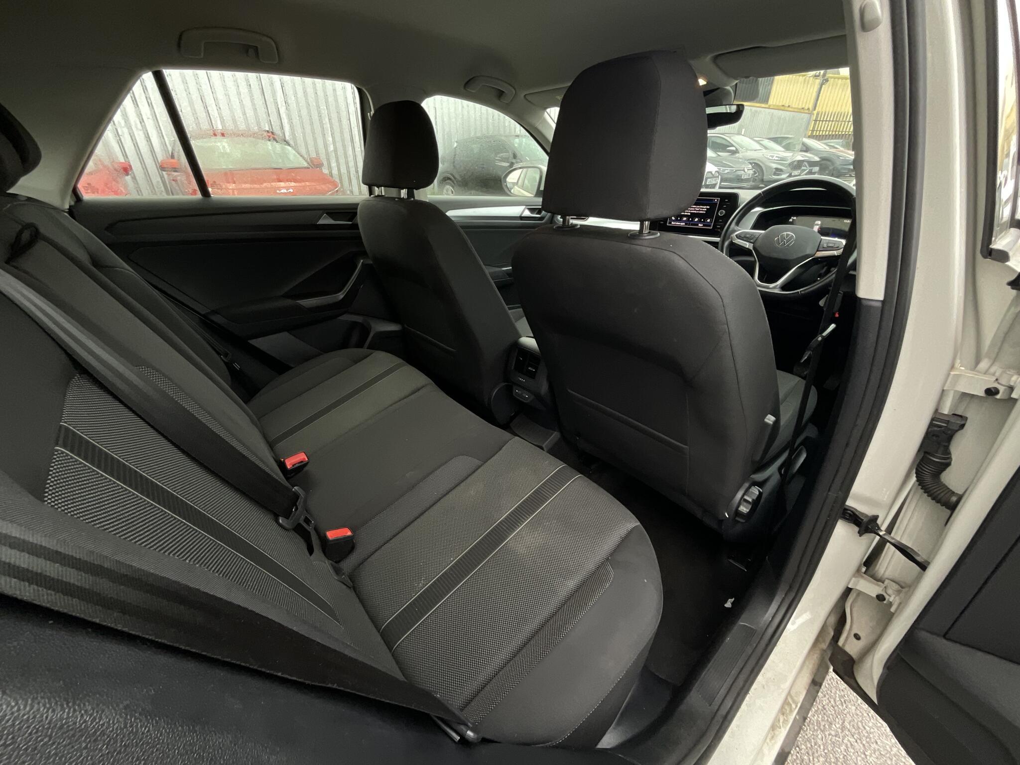 Volkswagen T-Roc - Image 10