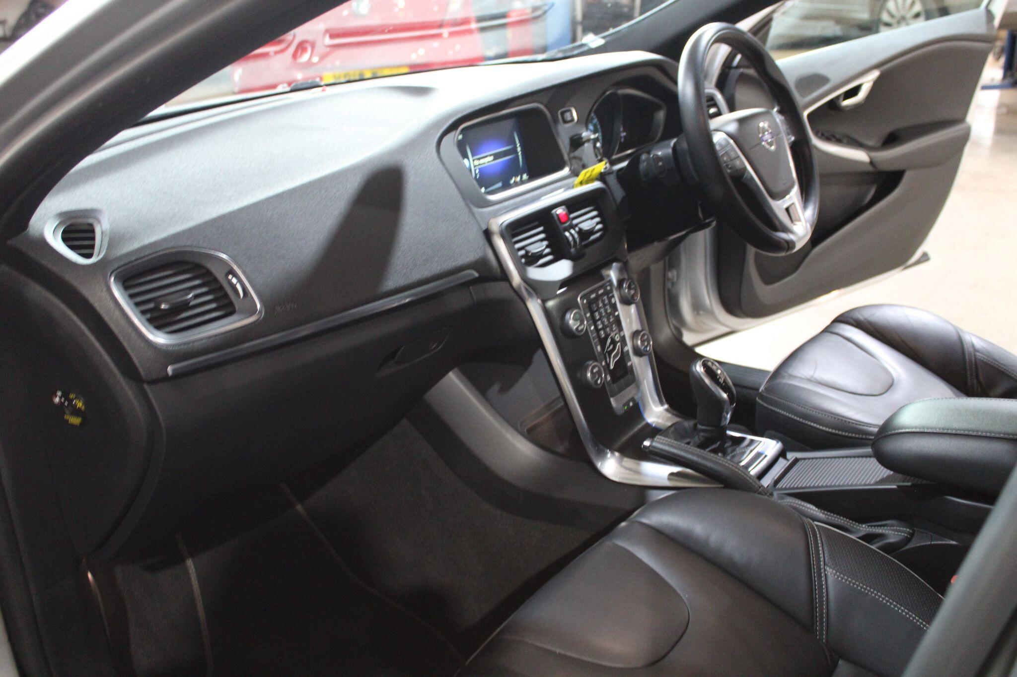 Volvo V40 - Image 28