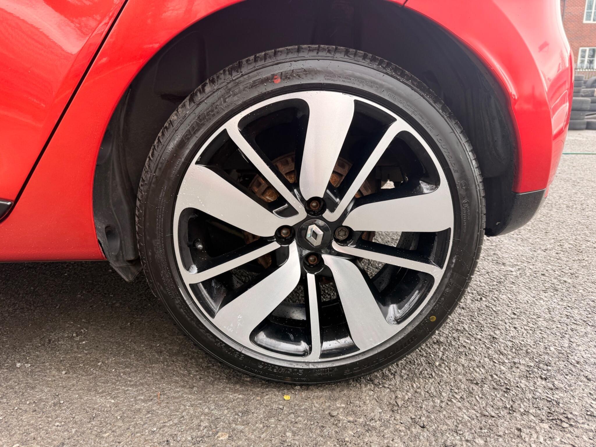 Renault Clio - Image 32