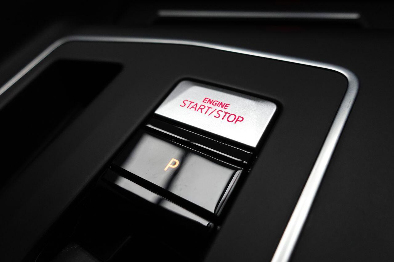 Volkswagen Golf - Image 10