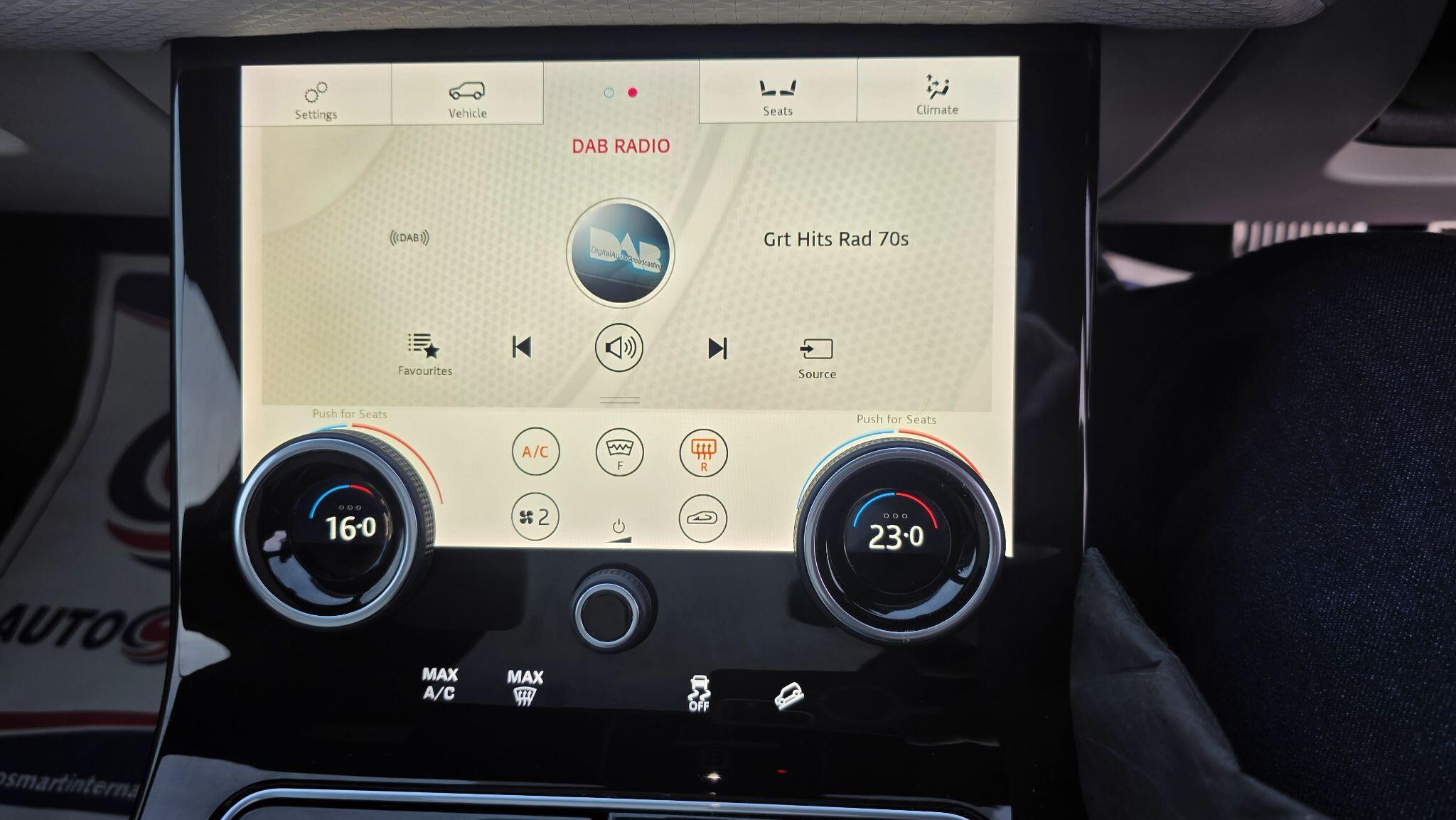 Land Rover Range Rover Velar - Image 53