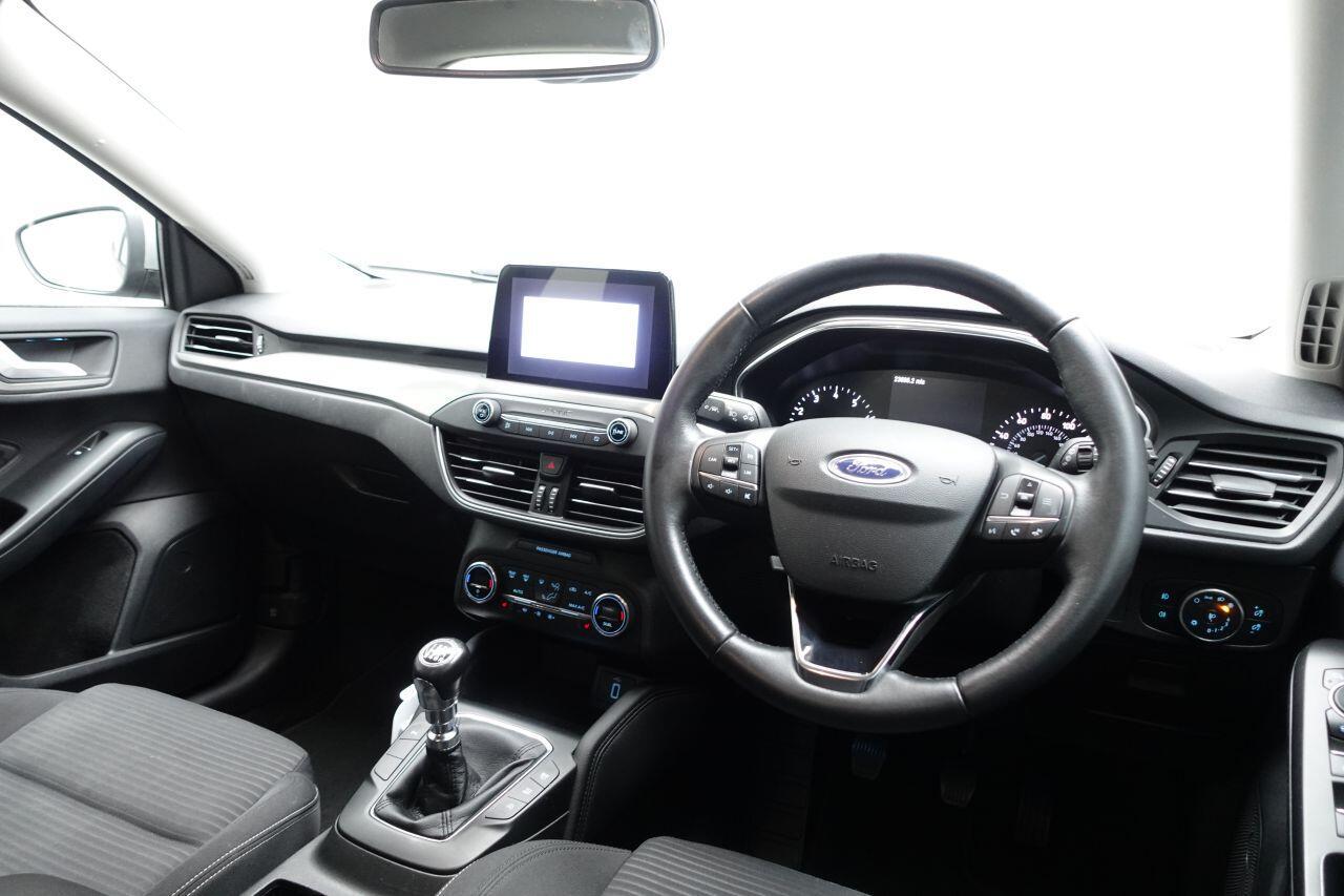 Ford Focus - Image 23