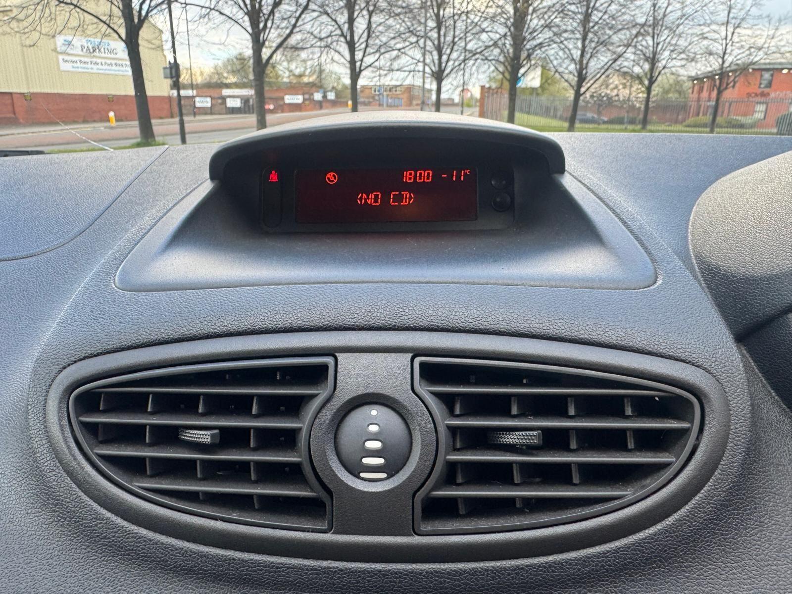 Renault Clio - Image 37