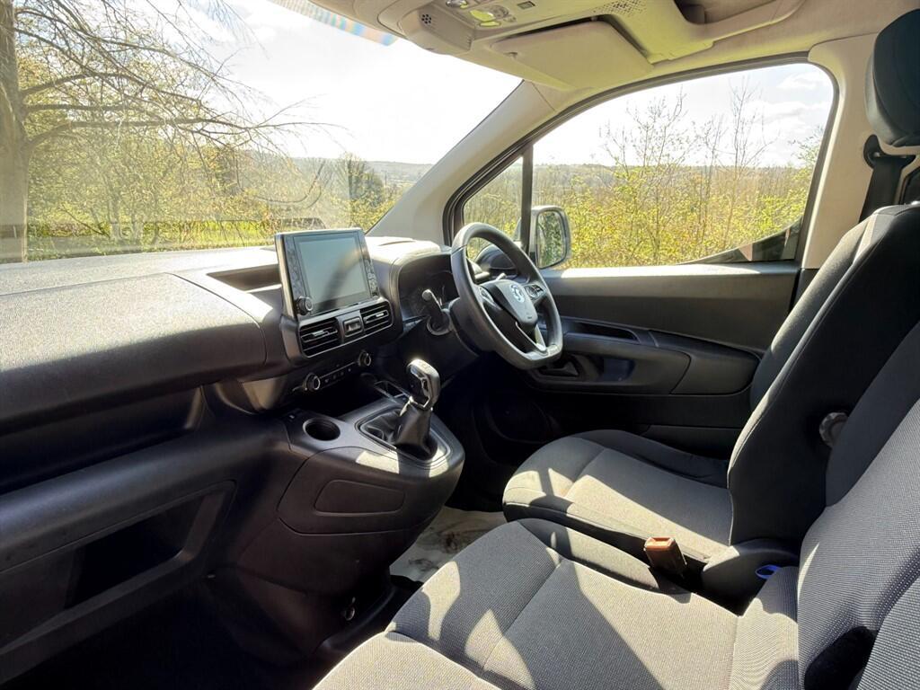 Vauxhall Combo - Image 21