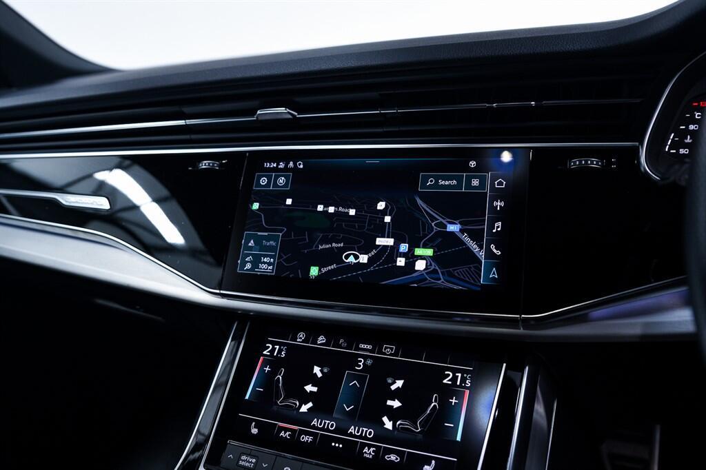 Audi Q7 - Image 23