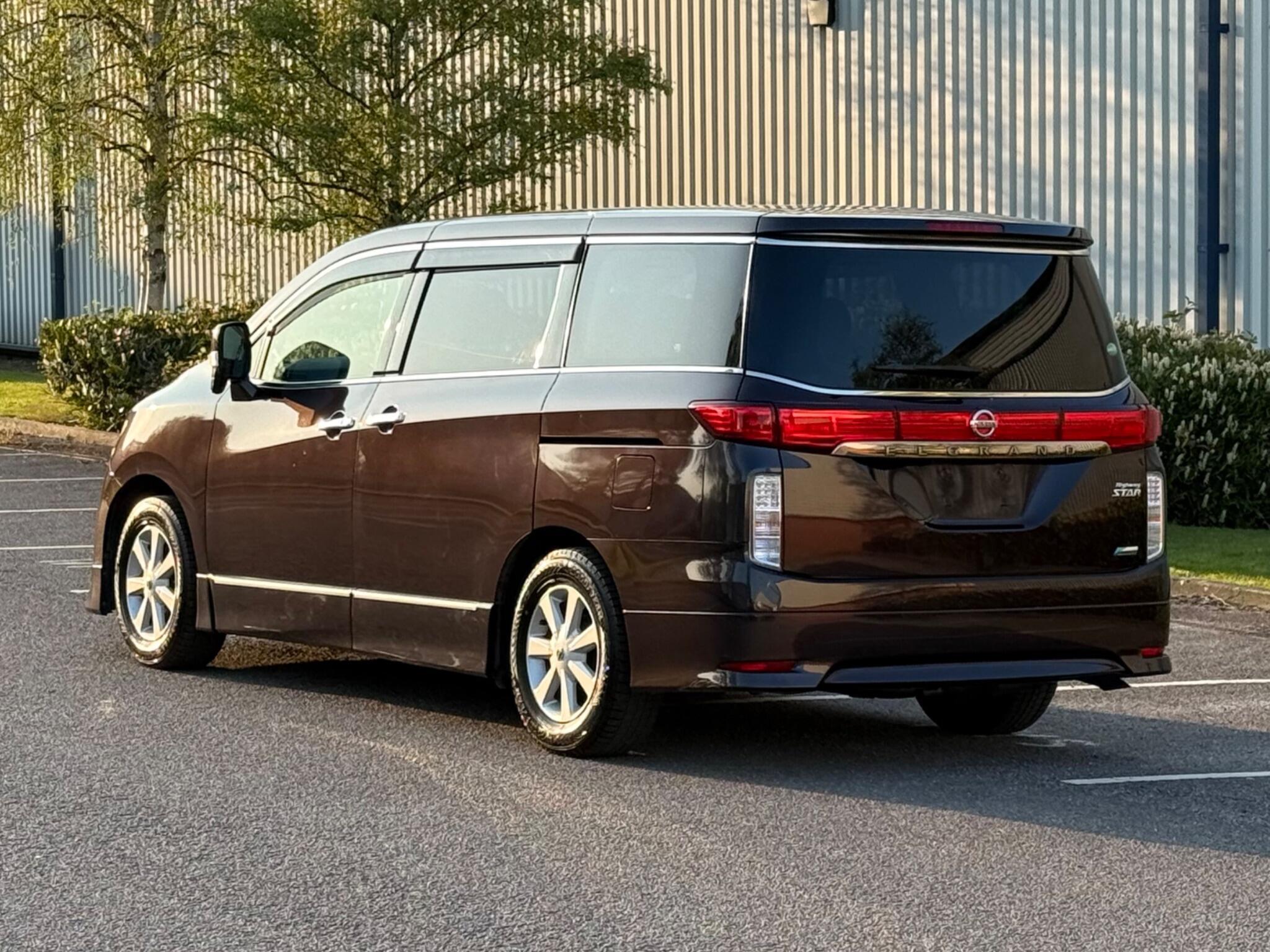 Nissan Elgrand - Image 15