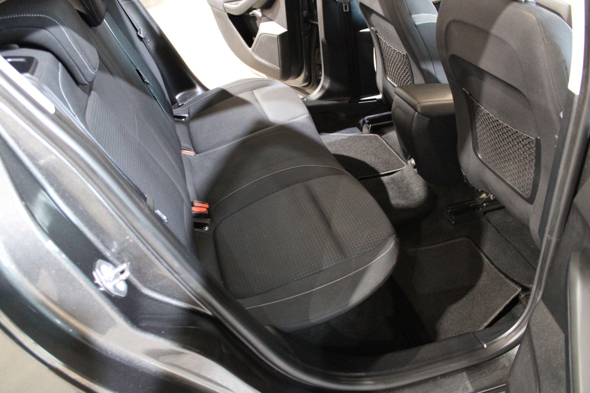 Ford Focus - Image 13